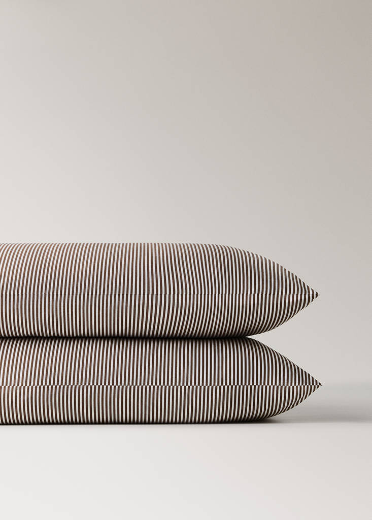 Two striped cotton pillowcases, 200 thread count, 50 x 75 cm — Coffee
