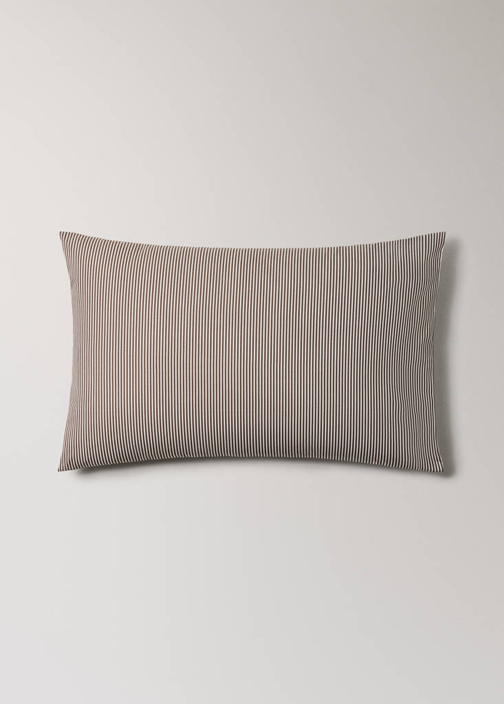 Two striped cotton pillowcases, 200 thread count, 50 x 75 cm — Coffee