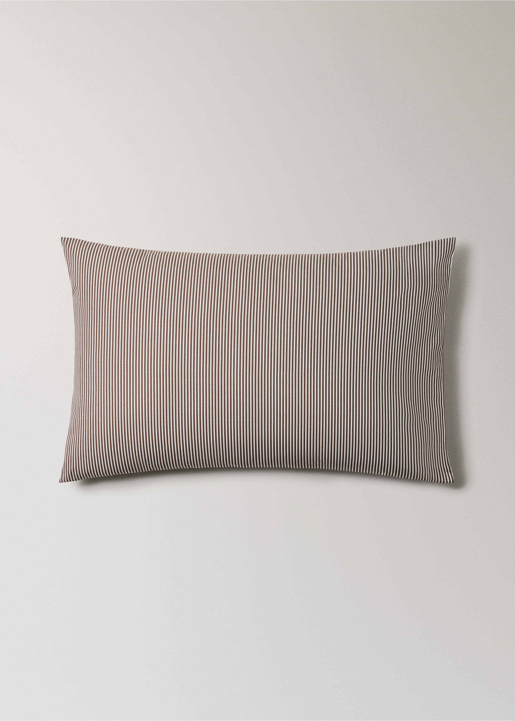 Two 200-thread-count striped cotton pillowcases, 50 x 75 cm - Zboží bez modelu, Kávová. Ref: 37062921-00.