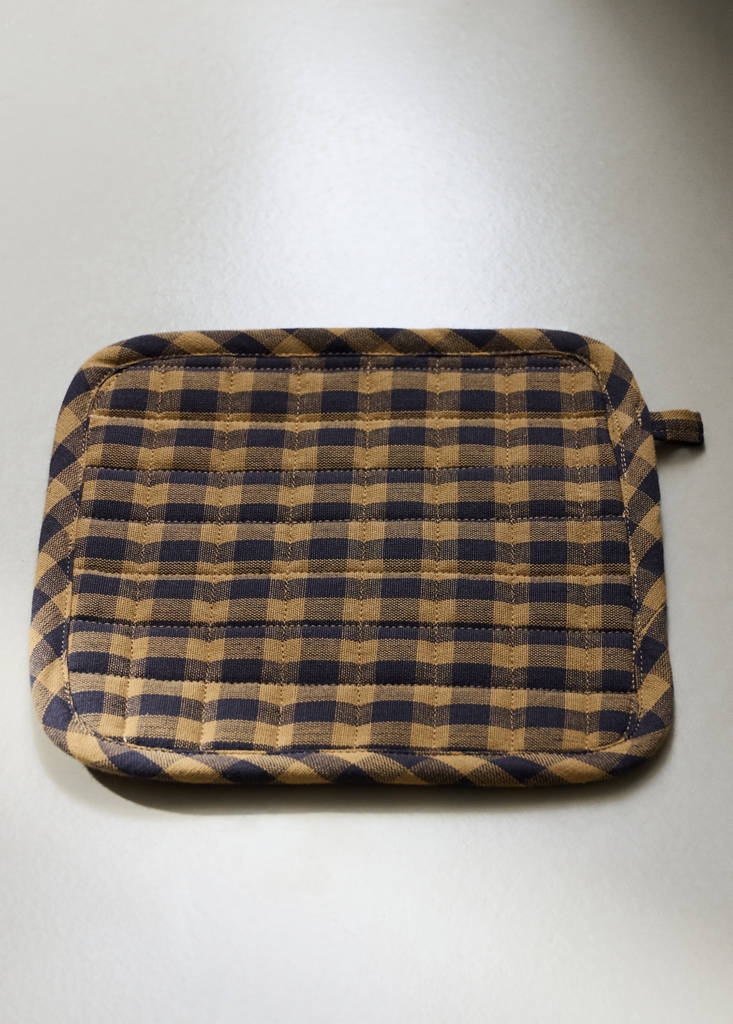 Two-tone checked cotton oven mitt — Mustard