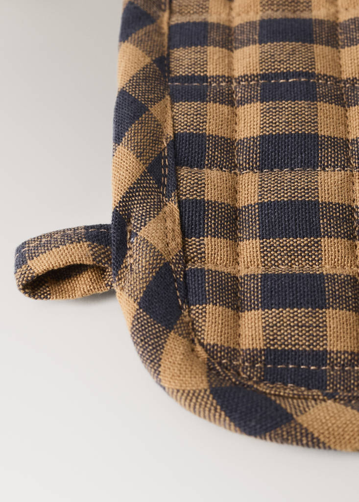 Two-tone checked cotton oven mitt — Mustard