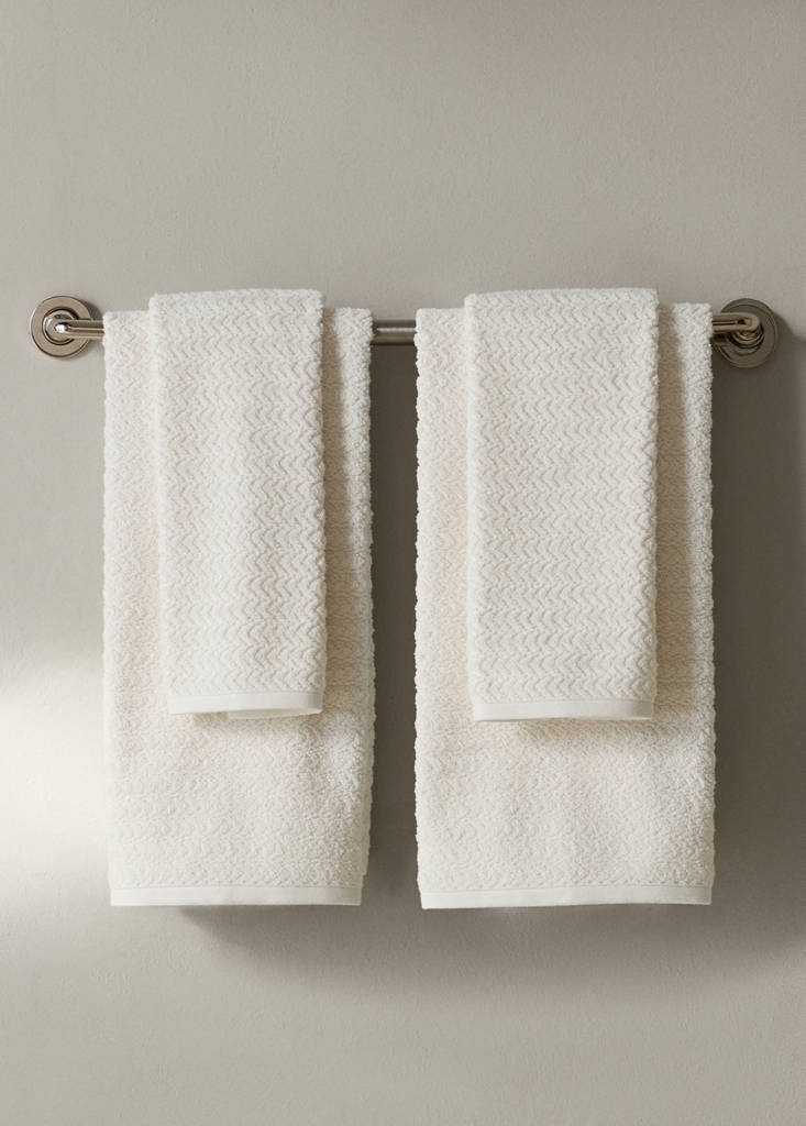 Herringbone jacquard hand towel — Ecru
