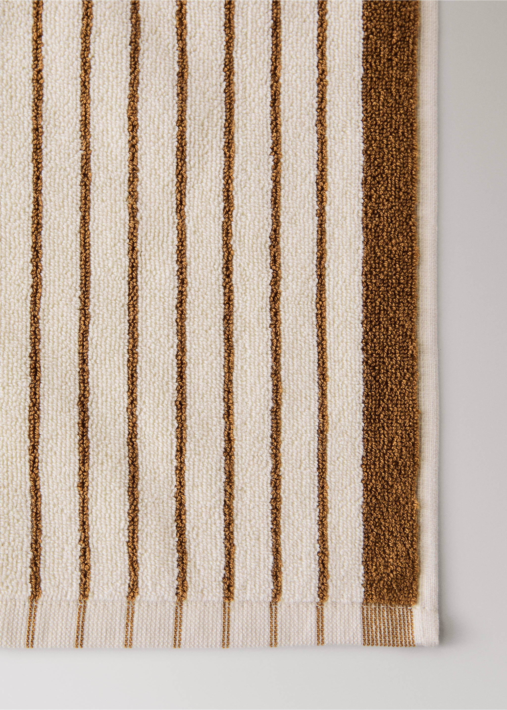 100% cotton striped bath mat - Details of the article 2, Russet. Ref: 37062930-00.