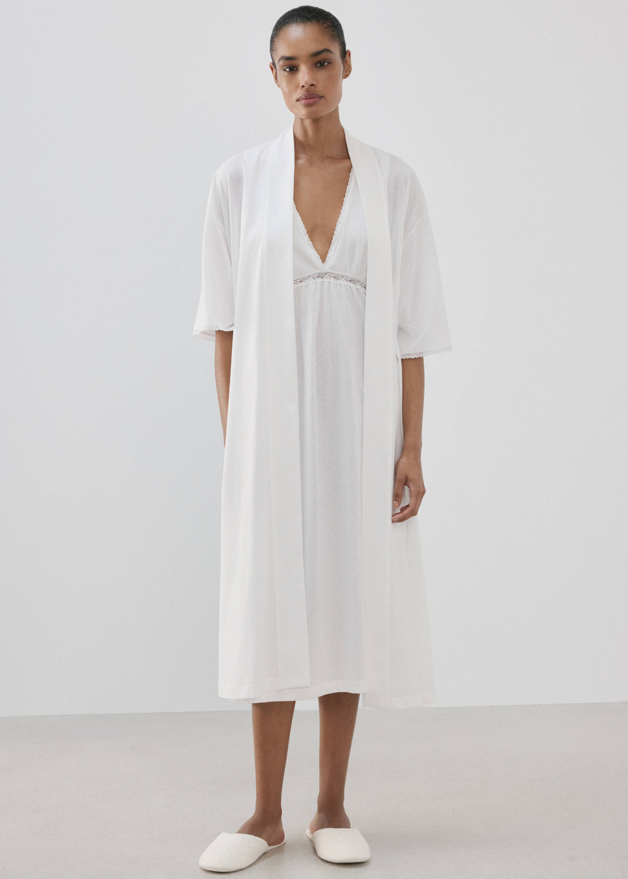 Cotton robe with lace - General plane