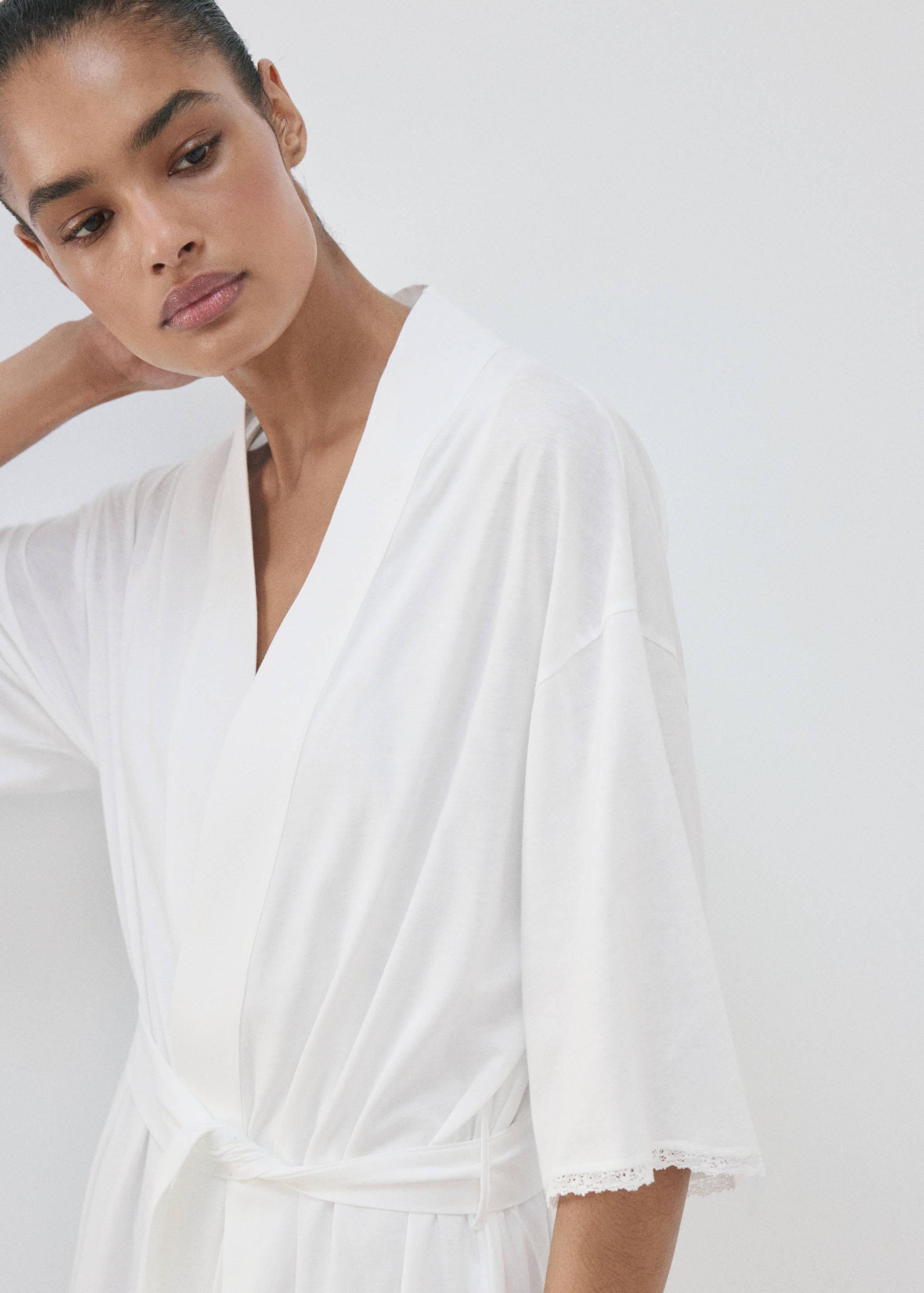 Cotton robe with lace - Details of the article 1
