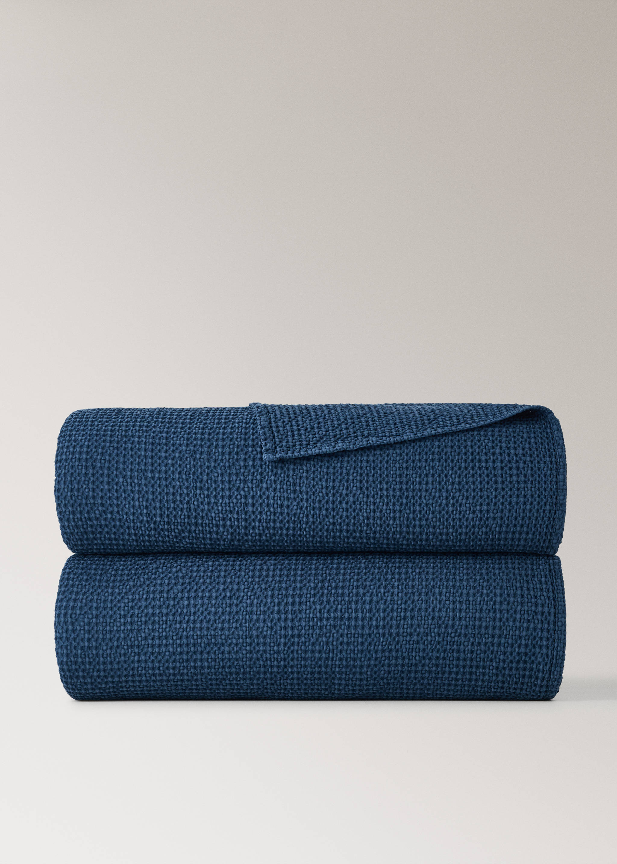 Garment dyed cotton bedspread for bed sizes 135/140/150 cm - Article without model