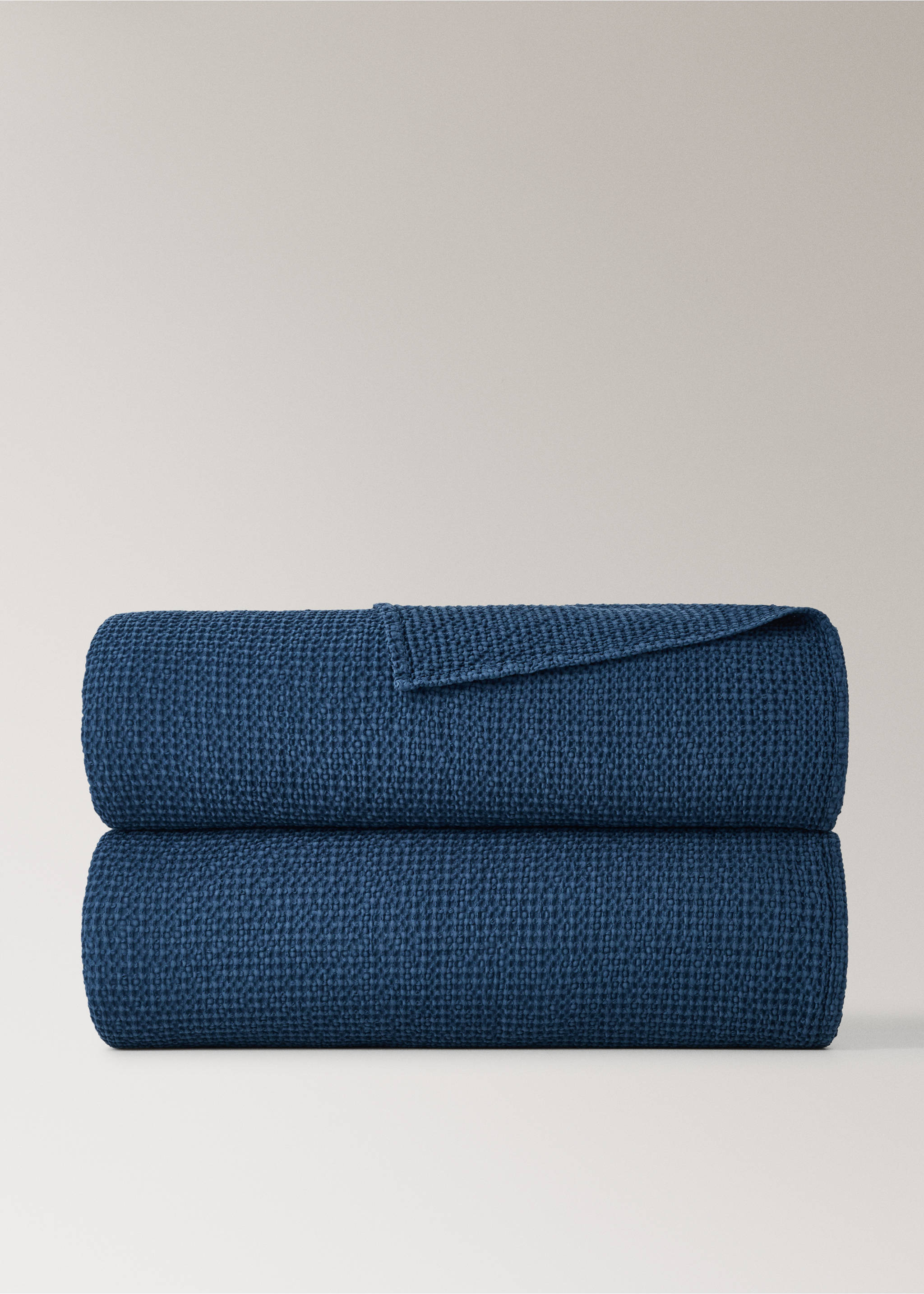 Garment dyed cotton bedspread Bed 180/200 cm - Article without model, Indigo Blue. Ref: 37062940-00.