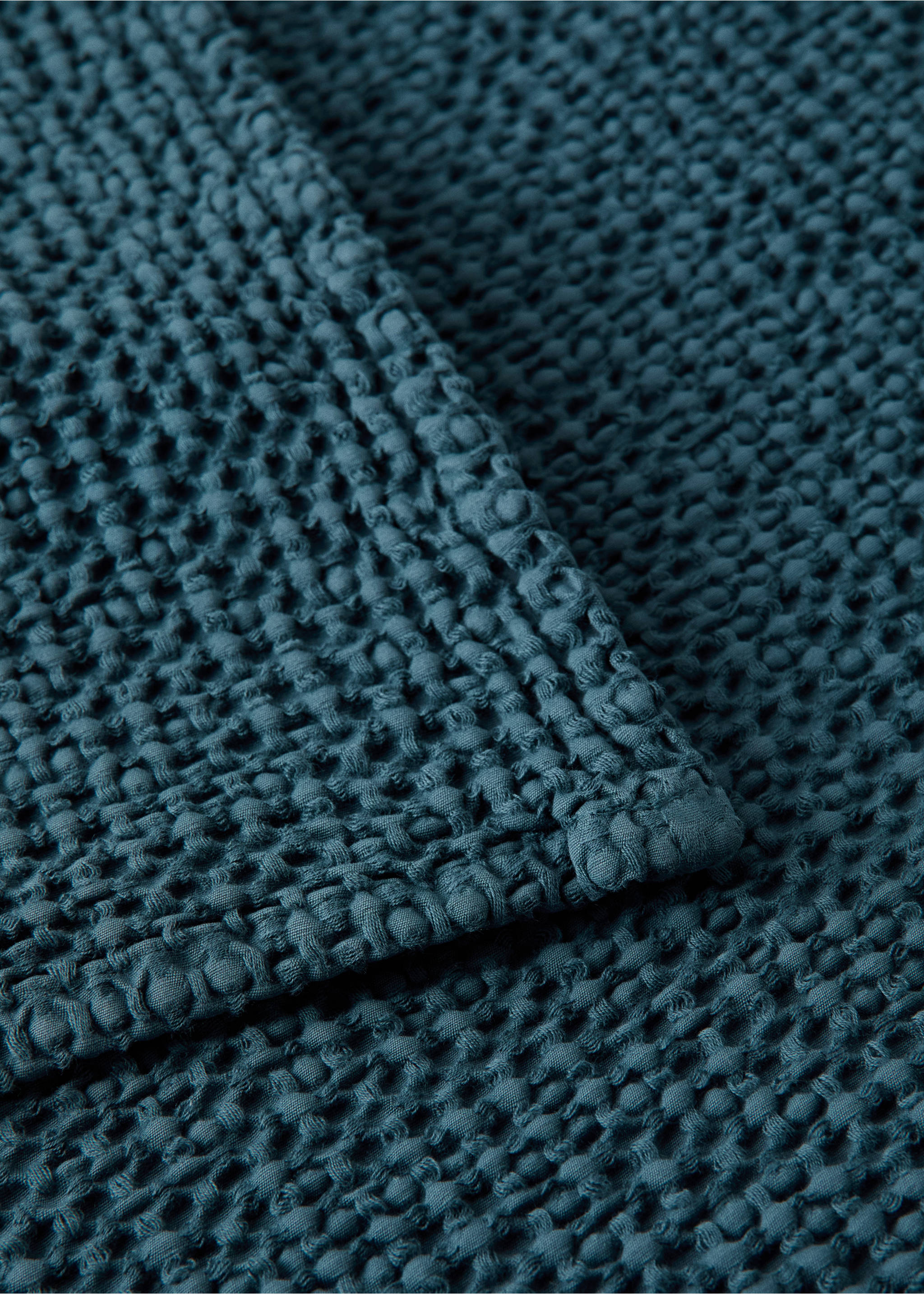 Garment dyed cotton bedspread Bed 180/200 cm - Details of the article 1, Petrol Blue. Ref: 37062940-00.