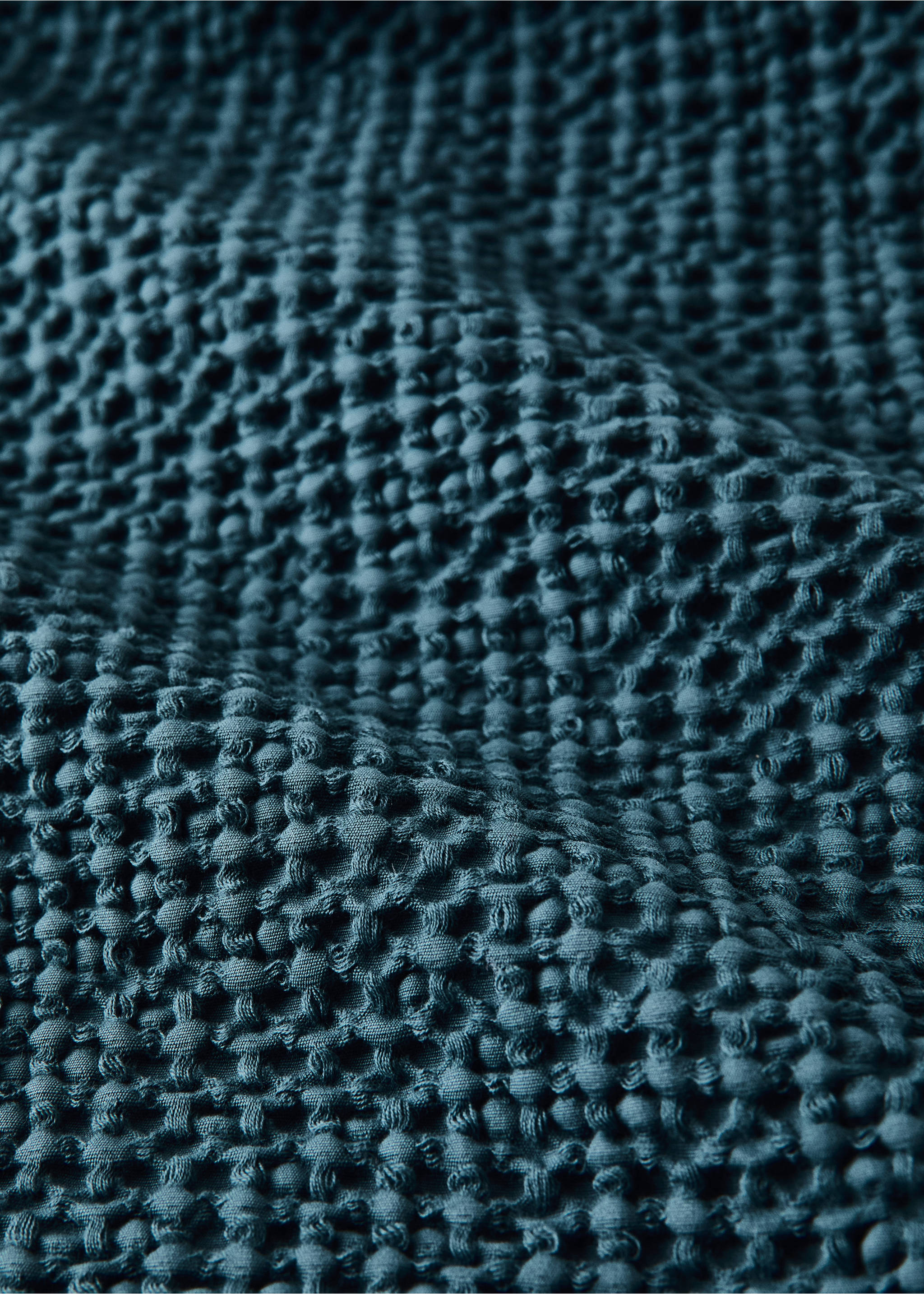 Garment dyed cotton bedspread Bed 180/200 cm - Details of the article 2, Petrol Blue. Ref: 37062940-00.