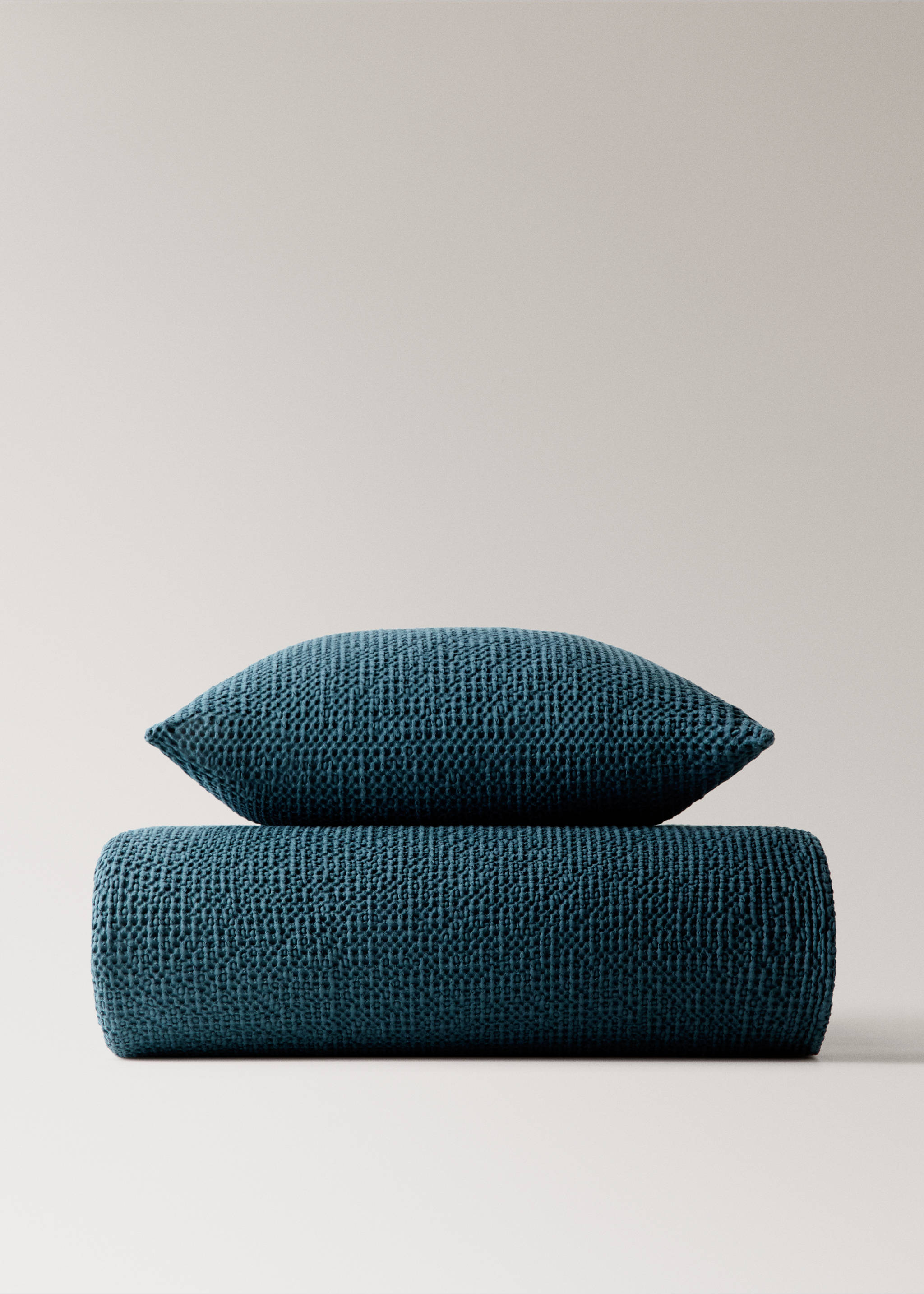Garment dyed cotton bedspread Bed 180/200 cm - Details of the article 3, Petrol Blue. Ref: 37062940-00.