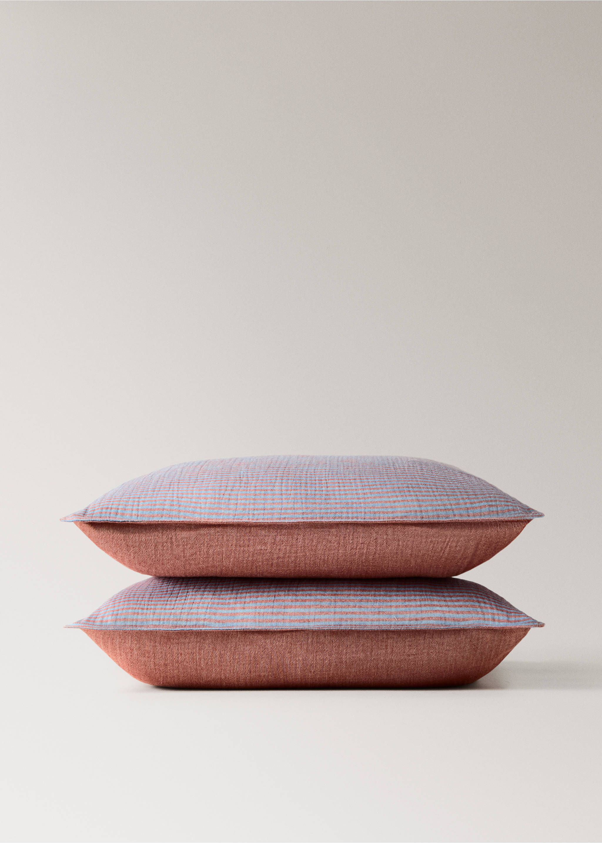 Two reversible striped cotton gauze pillowcases 60x60cm - Details of the article 3, Medium Pink. Ref: 37063025-00.