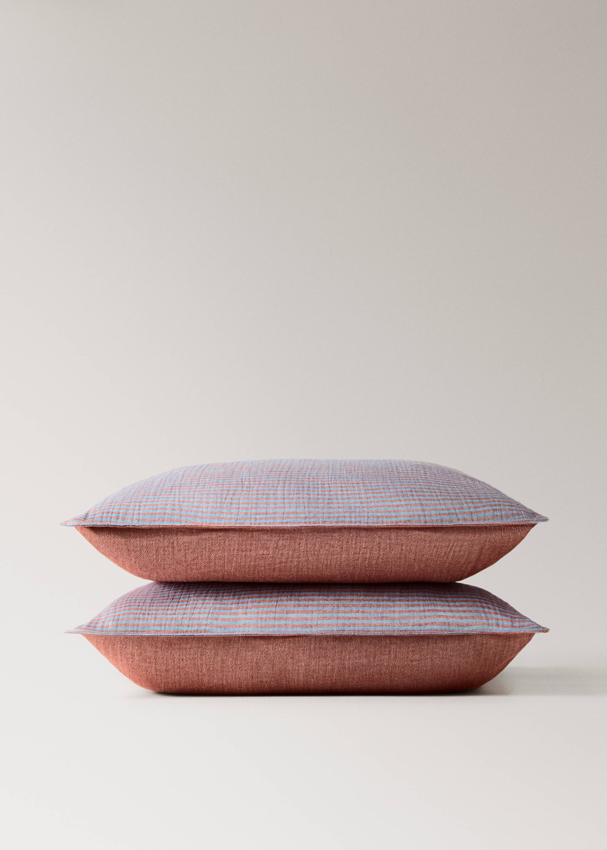 Two reversible striped cotton gauze pillowcases 60x60cm - Details of the article 3