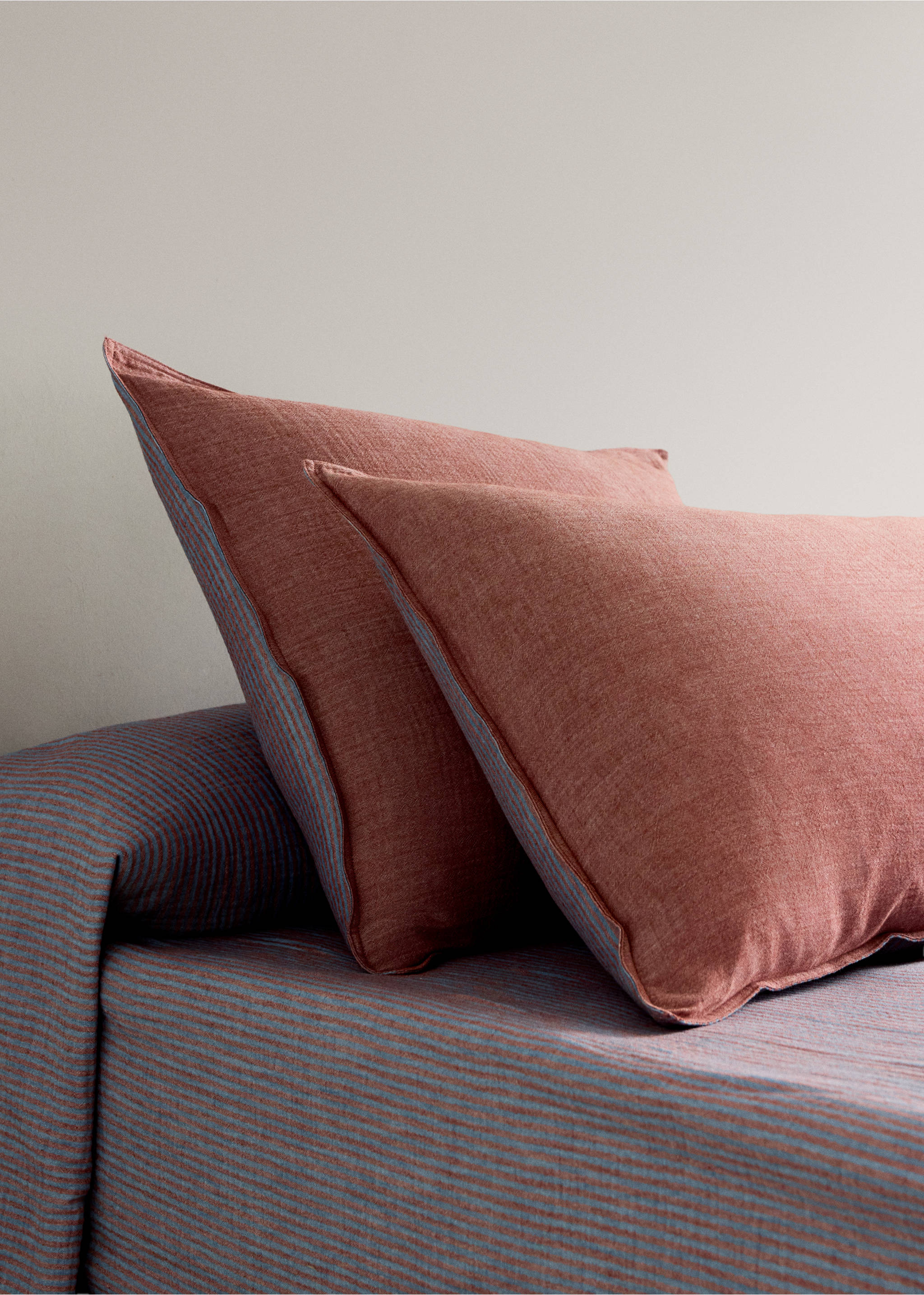 Two reversible striped cotton gauze pillowcases 50x75 cm - General plane, Medium Pink. Ref: 37063040-00.