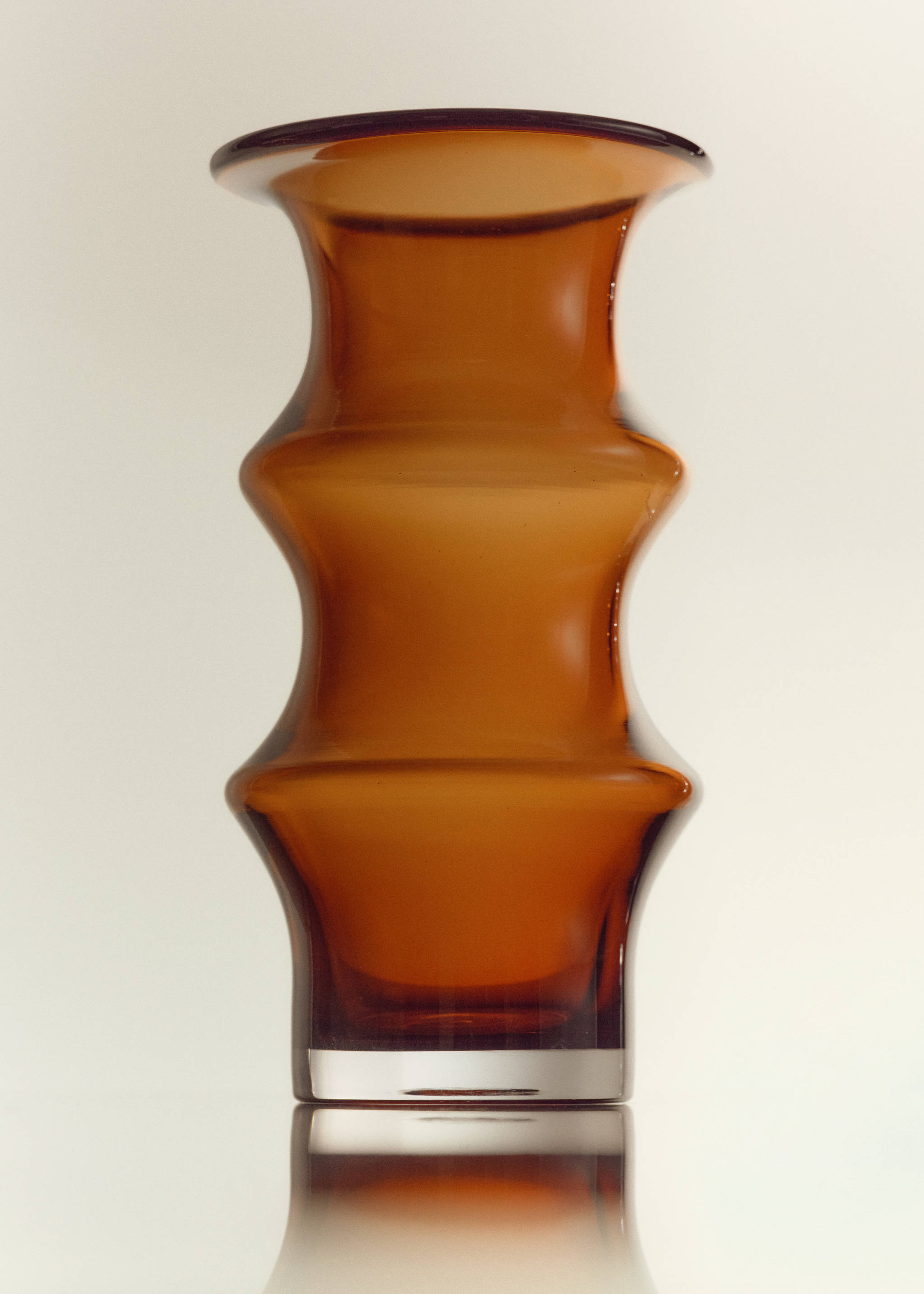 100% semi-transparent crystal vase - Details of the article 6, Russet. Ref: 37063275-00.