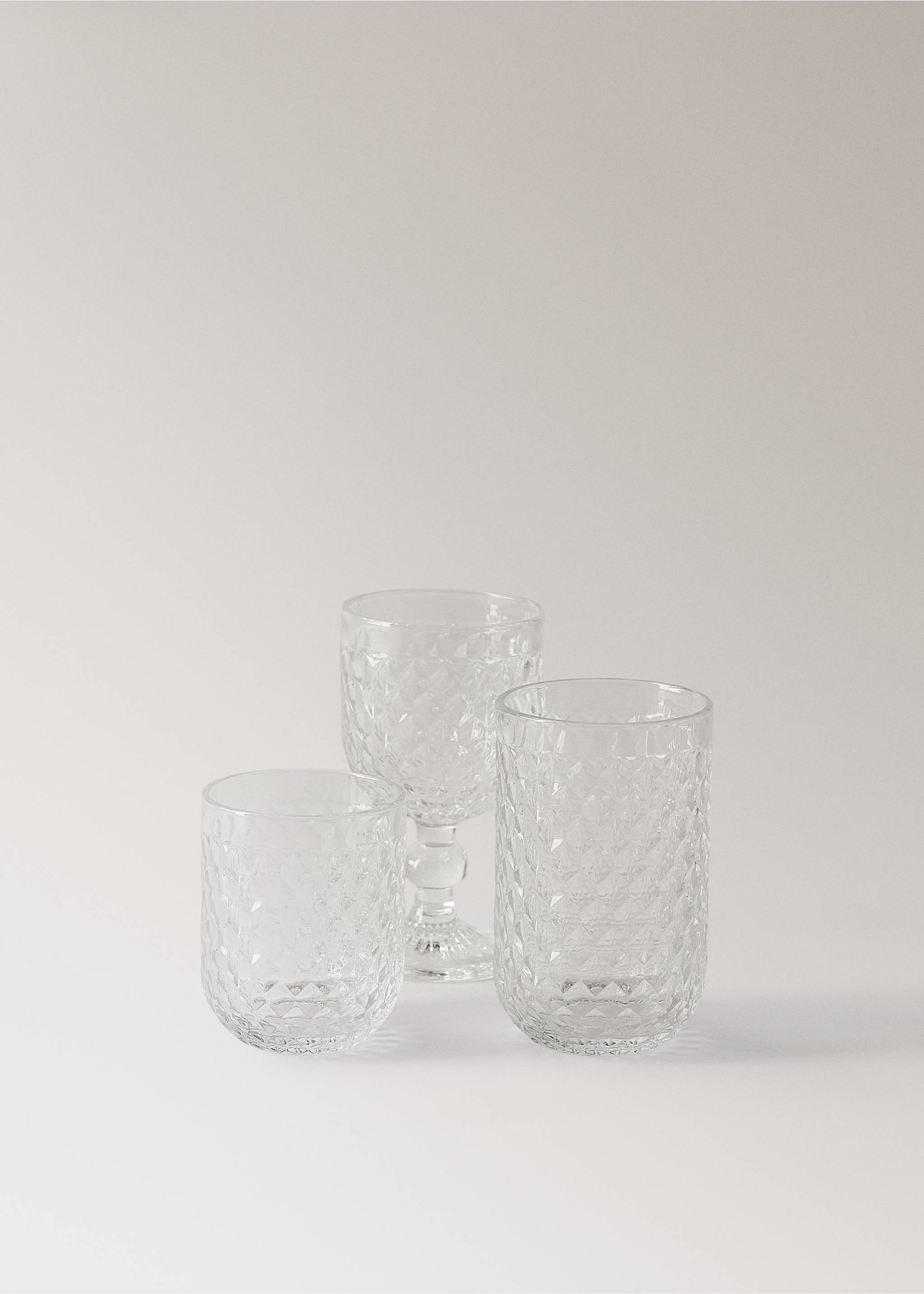 Verre en verre relief - Détail de l'article 3, Noir. Ref: 37063285-00.
