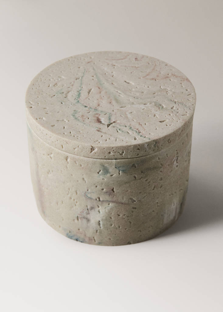 Medium resin bathroom container with marble effect — Sand
