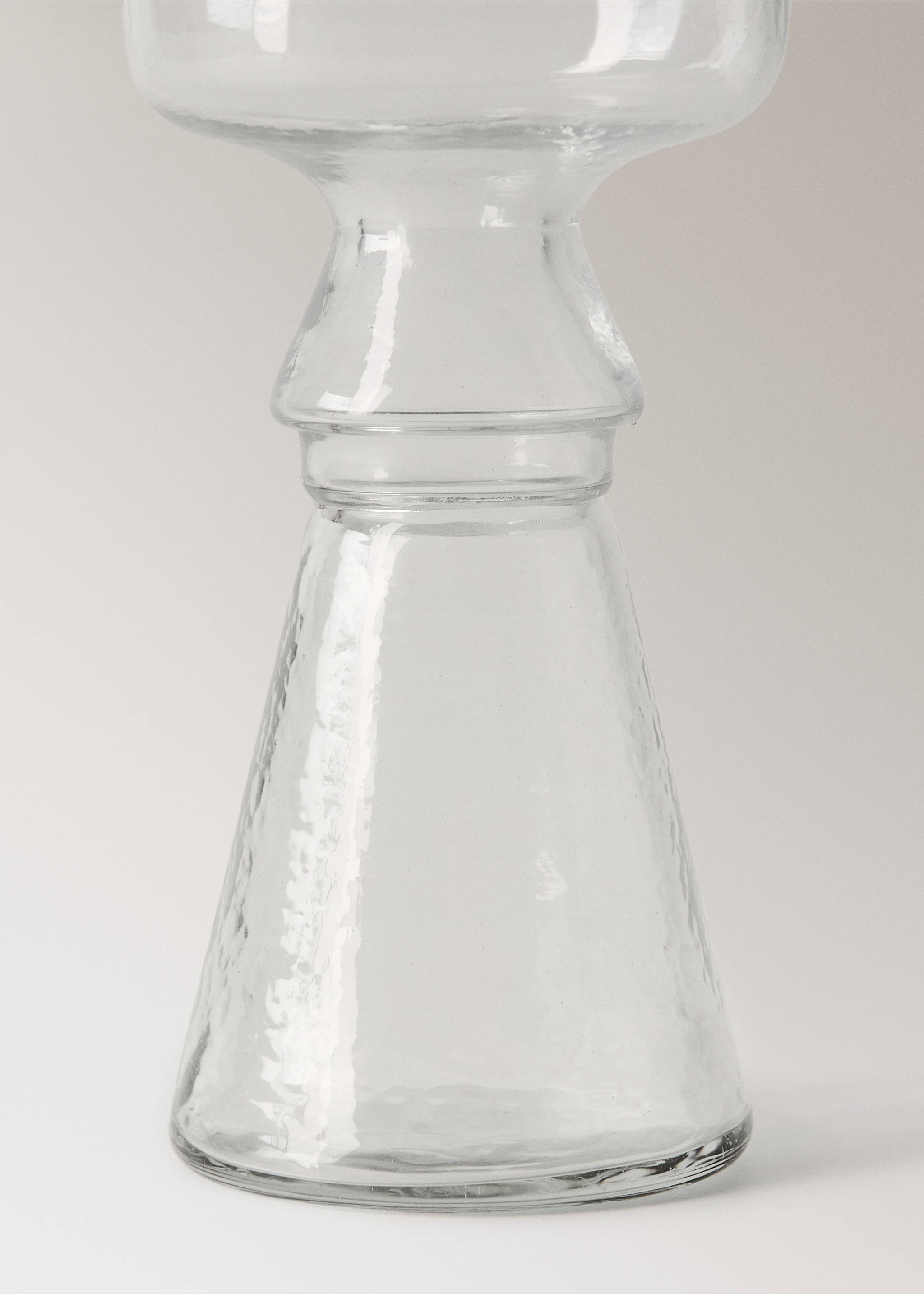 Clear glass candle holder detail with a textured flared base., Black. Ref: 37063293-00.