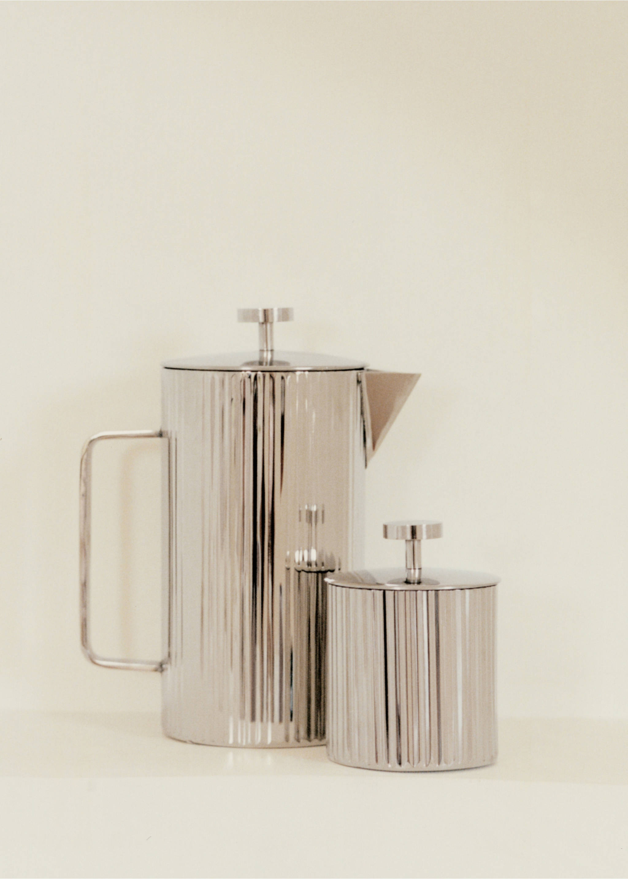 Stainless steel embossed pitcher - Details of the article 5, Silver. Ref: 37063296-00.