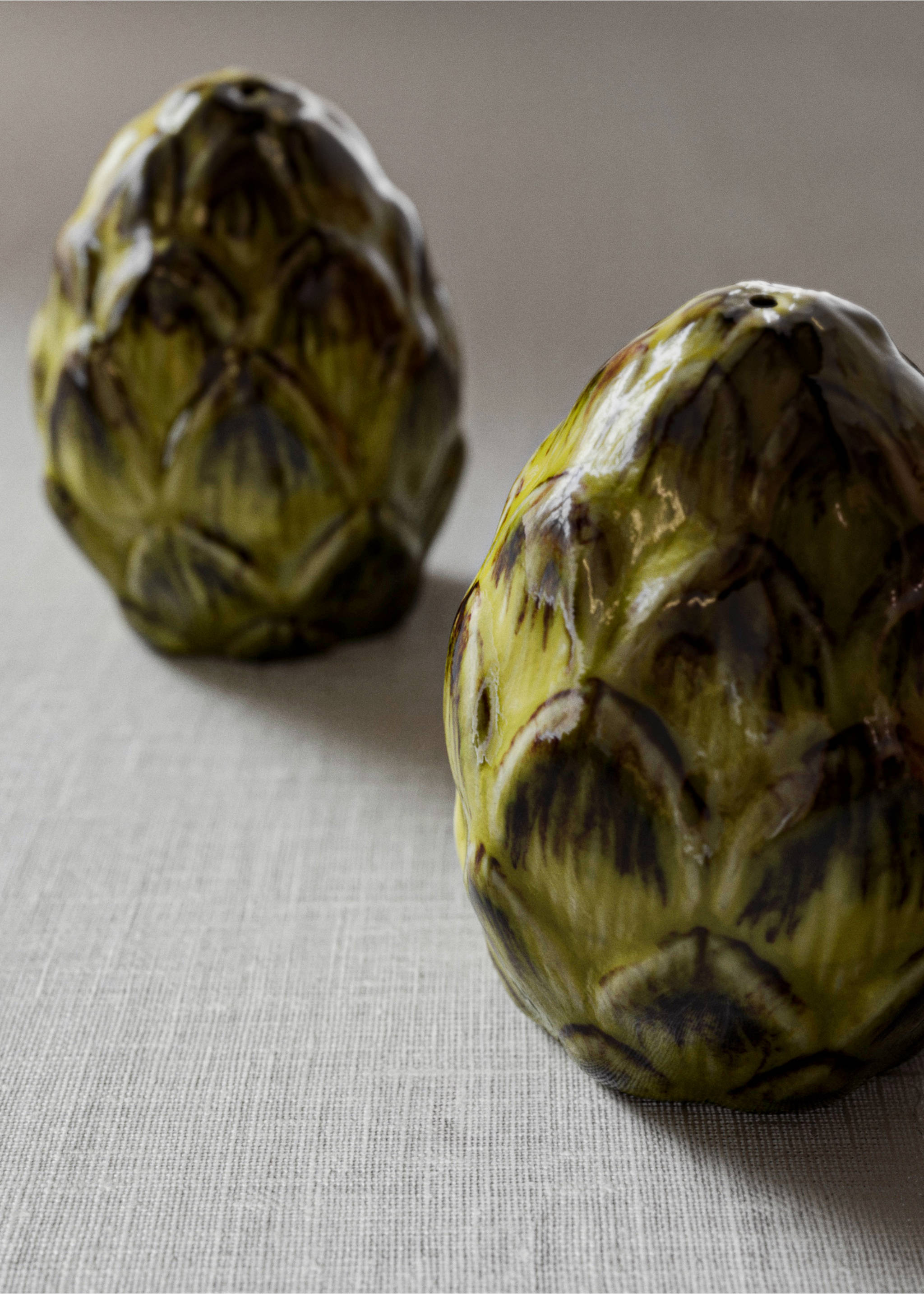 Artichoke stoneware salt and pepper shaker set - General plane, Green Apple. Ref: 37063308-00.