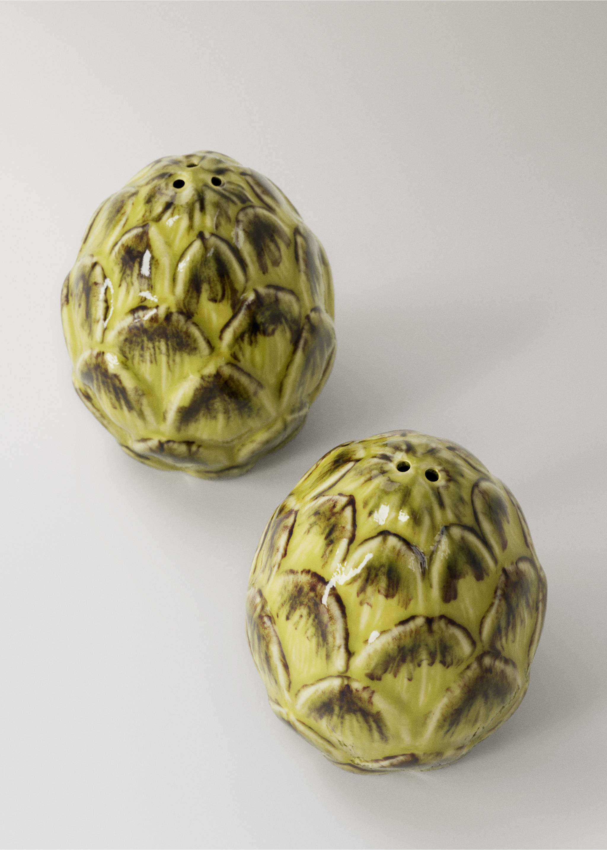 Artichoke stoneware salt and pepper shaker set - Details of the article 3, Green Apple. Ref: 37063308-00.