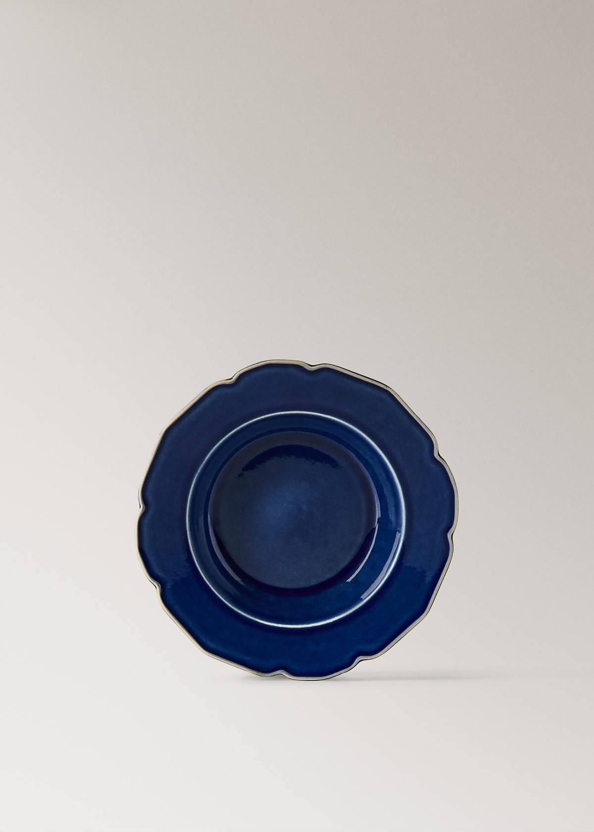 Stoneware deep plate with waves — Vibrant blue