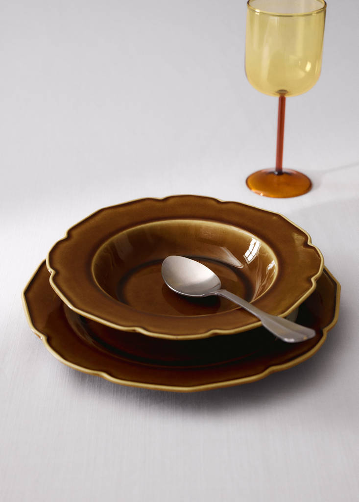 Stoneware deep plate with waves — Leather