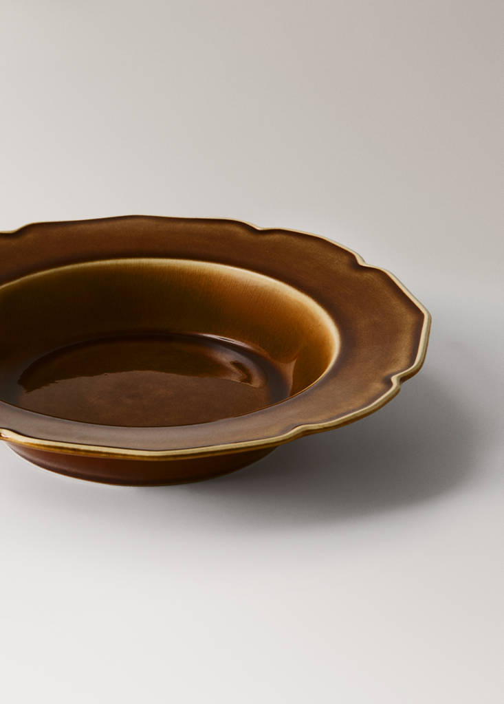 Stoneware deep plate with waves — Leather