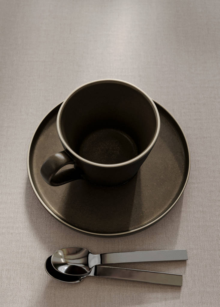 Stoneware tea cup and saucer — Chocolate