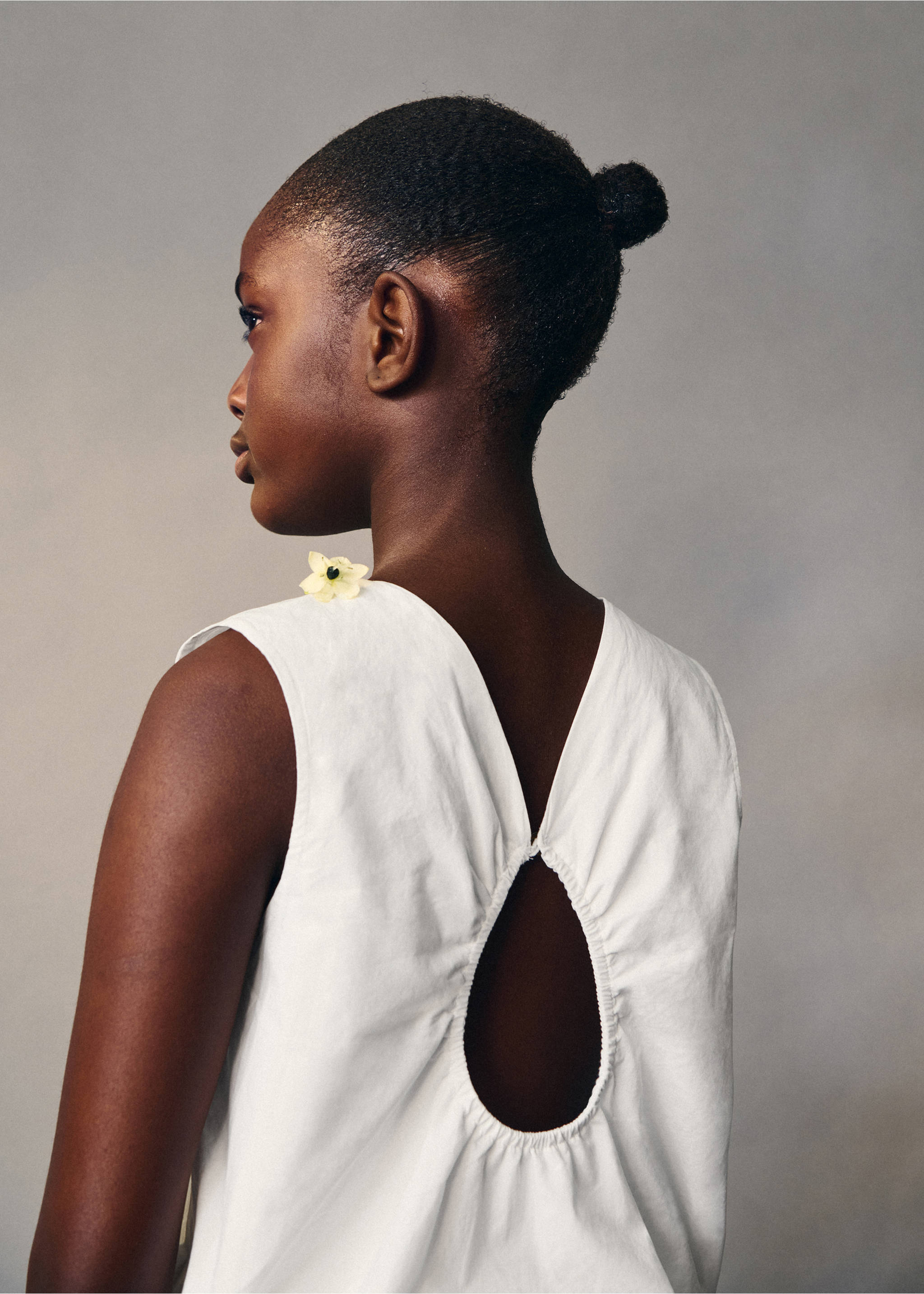 Cotton blouse with back slit - Details of the article 5, White. Ref: 37063314-00.