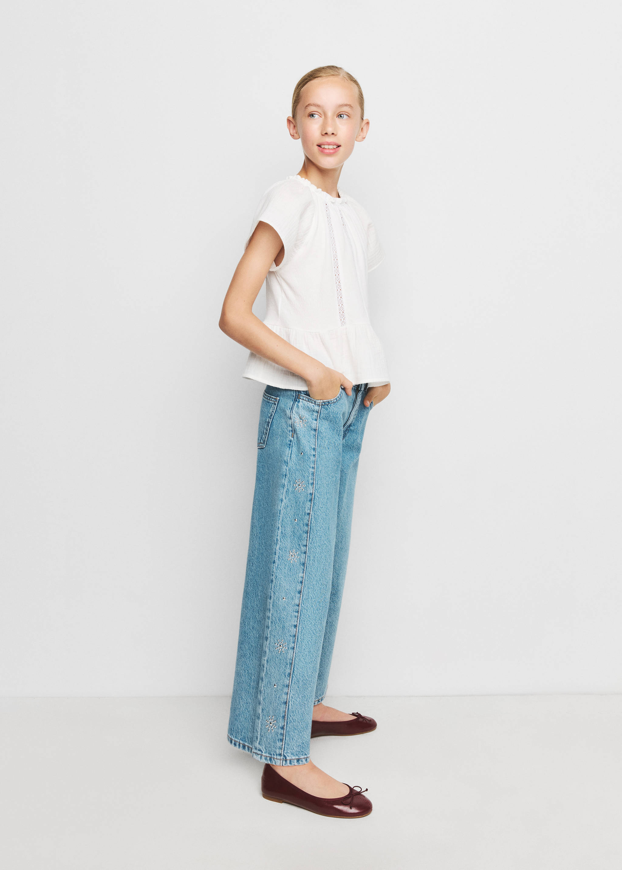 Cotton blouse with lace trim - General plane