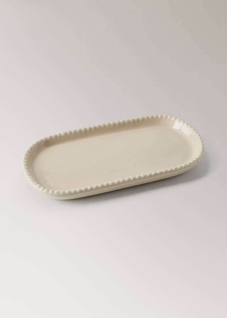 Wavy-edged ceramic tray — Beige