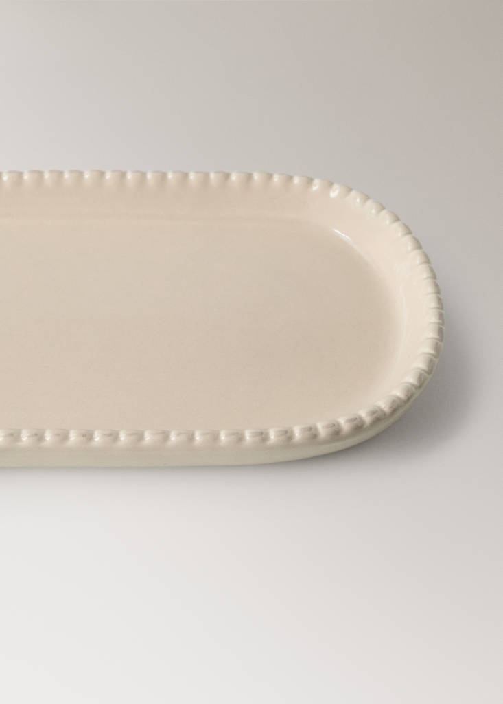 Wavy-edged ceramic tray — Beige