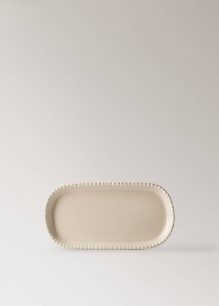 Wavy-edged ceramic tray — Beige