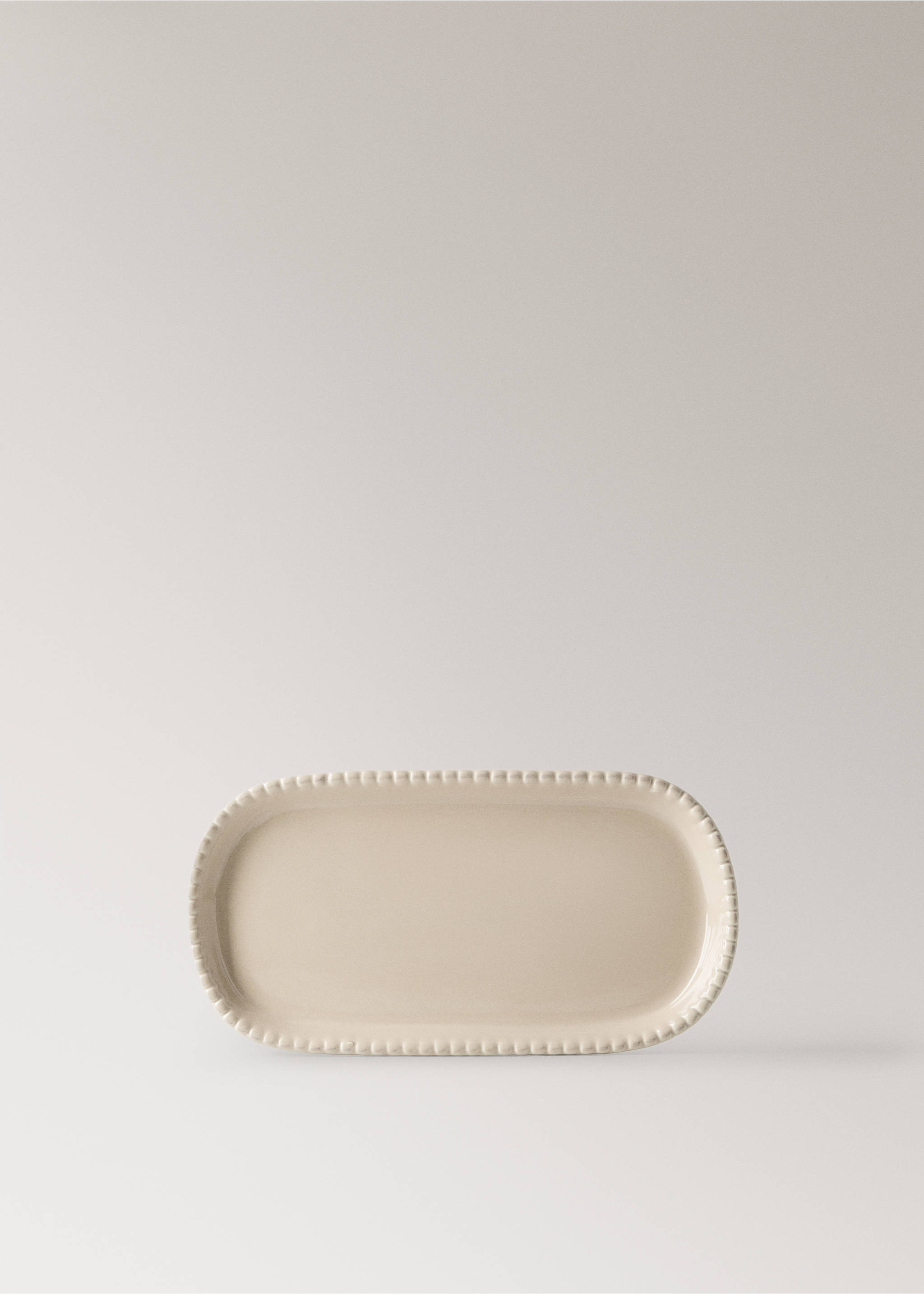 Wavy-edged earthenware tray - Article without model, Beige. Ref: 37063858-00.