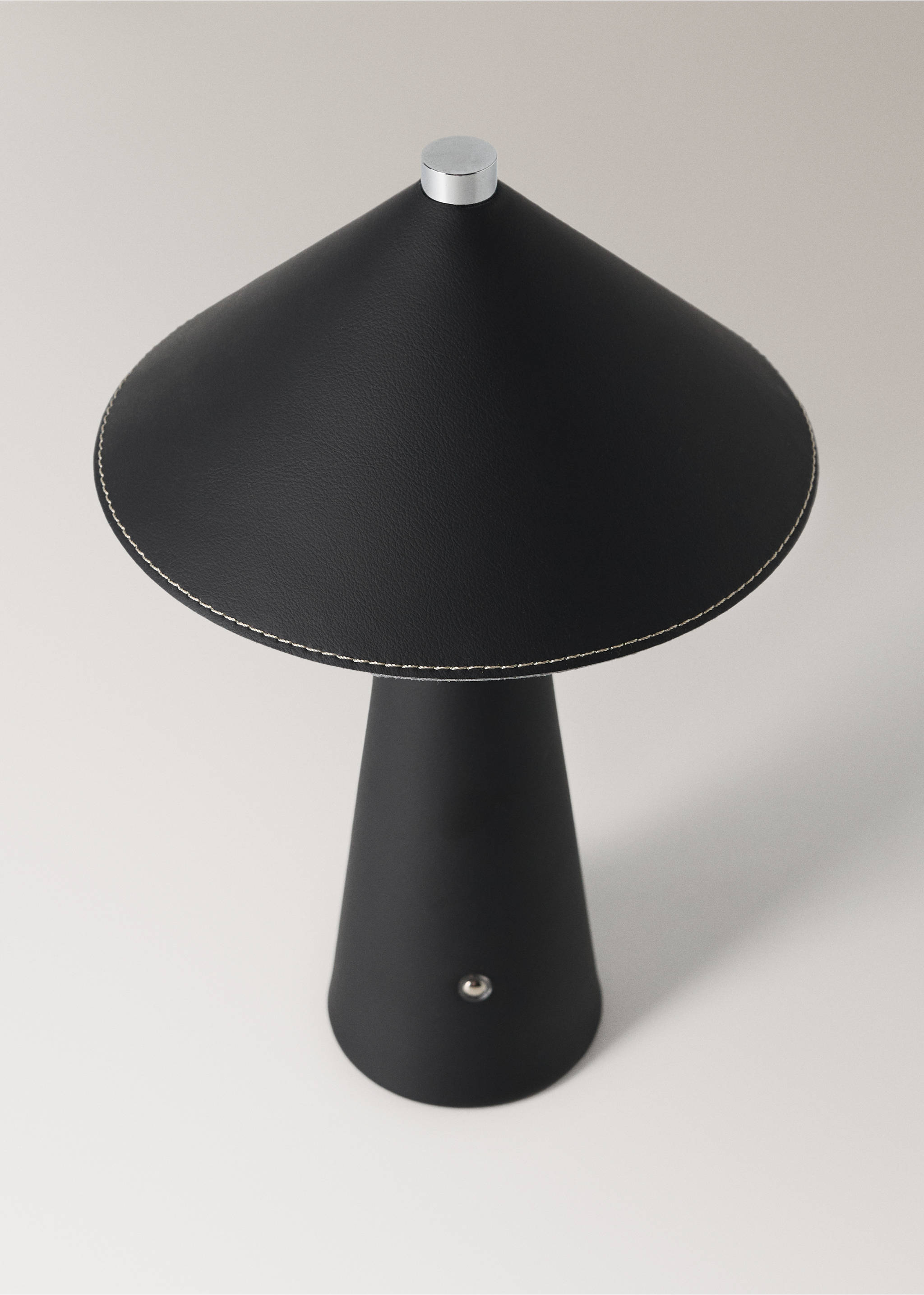 Cordless leather lamp - Details of the article 1, Black. Ref: 37063859-00.
