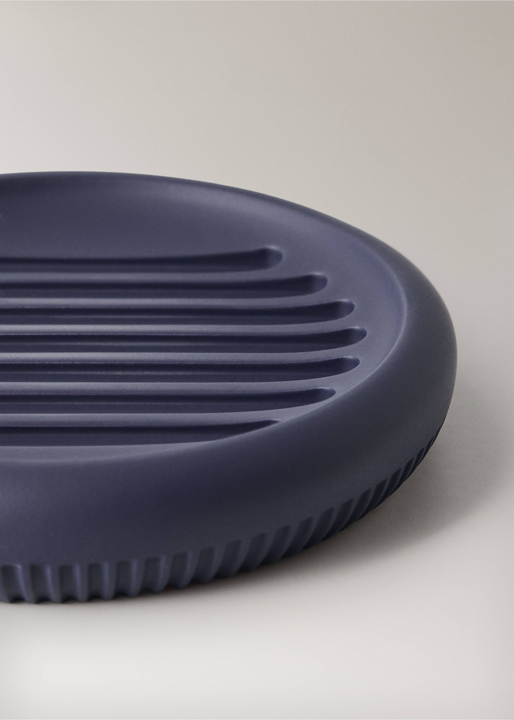 Striped resin soap dish - Details of the article 2, Blue. Ref: 37063860-00.