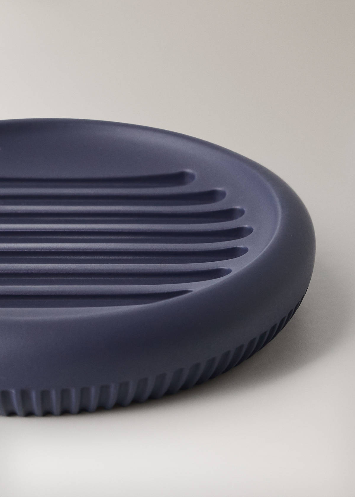 Striped resin soap dish — Blue