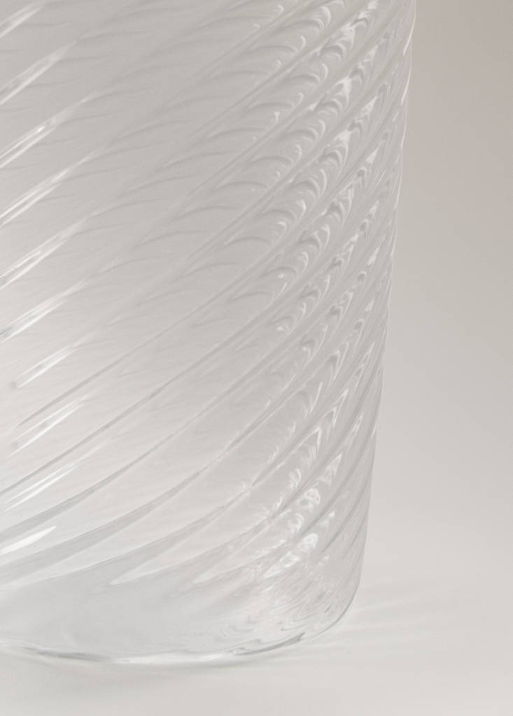 Medium embossed borosilicate tumbler — Ice Grey