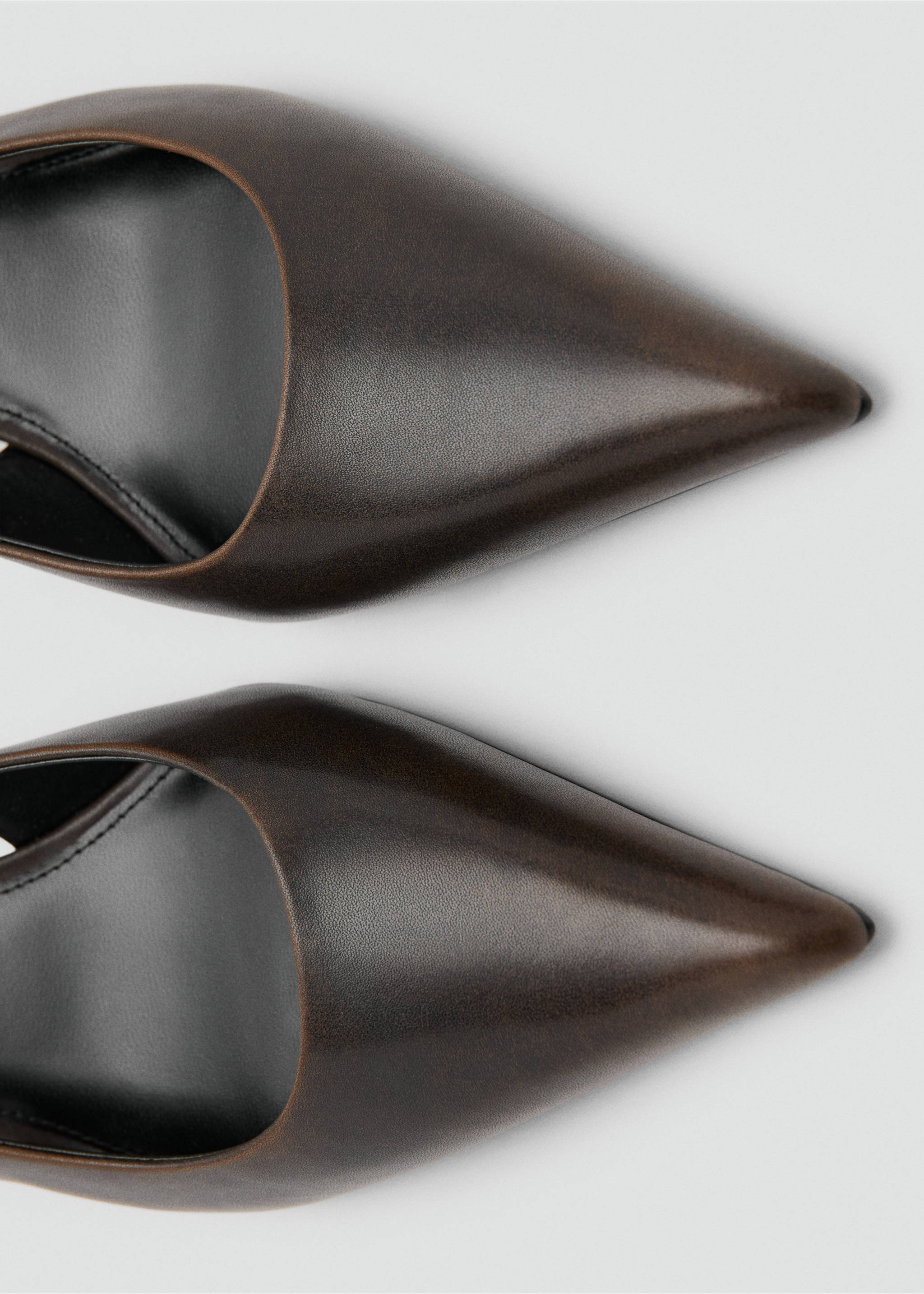 Distressed-effect heeled shoe - Details of the article 2, Chocolate. Ref: 37063876-00.
