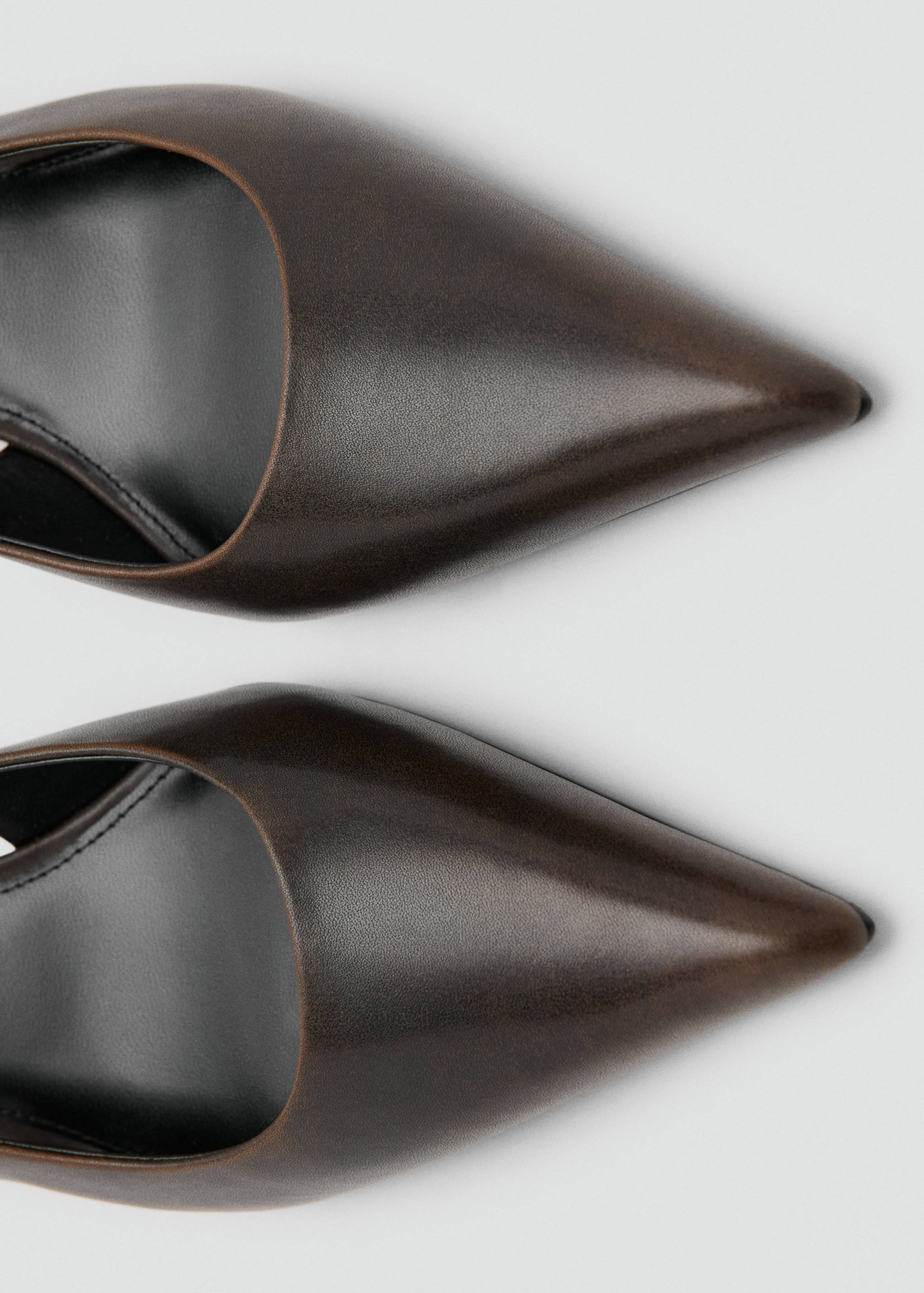 Distressed-effect heeled shoe - Details of the article 2