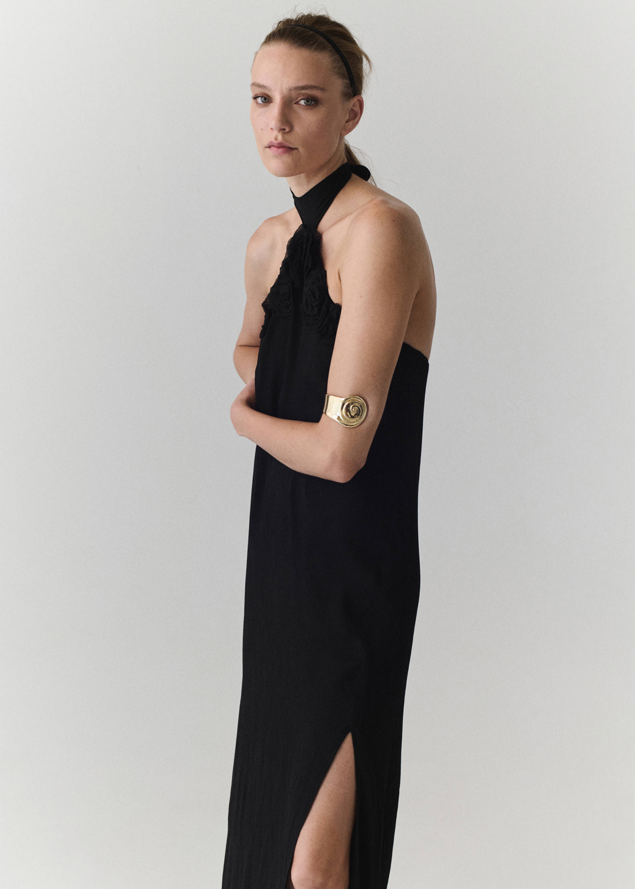 Halter dress with floral detail - رؤية وسط