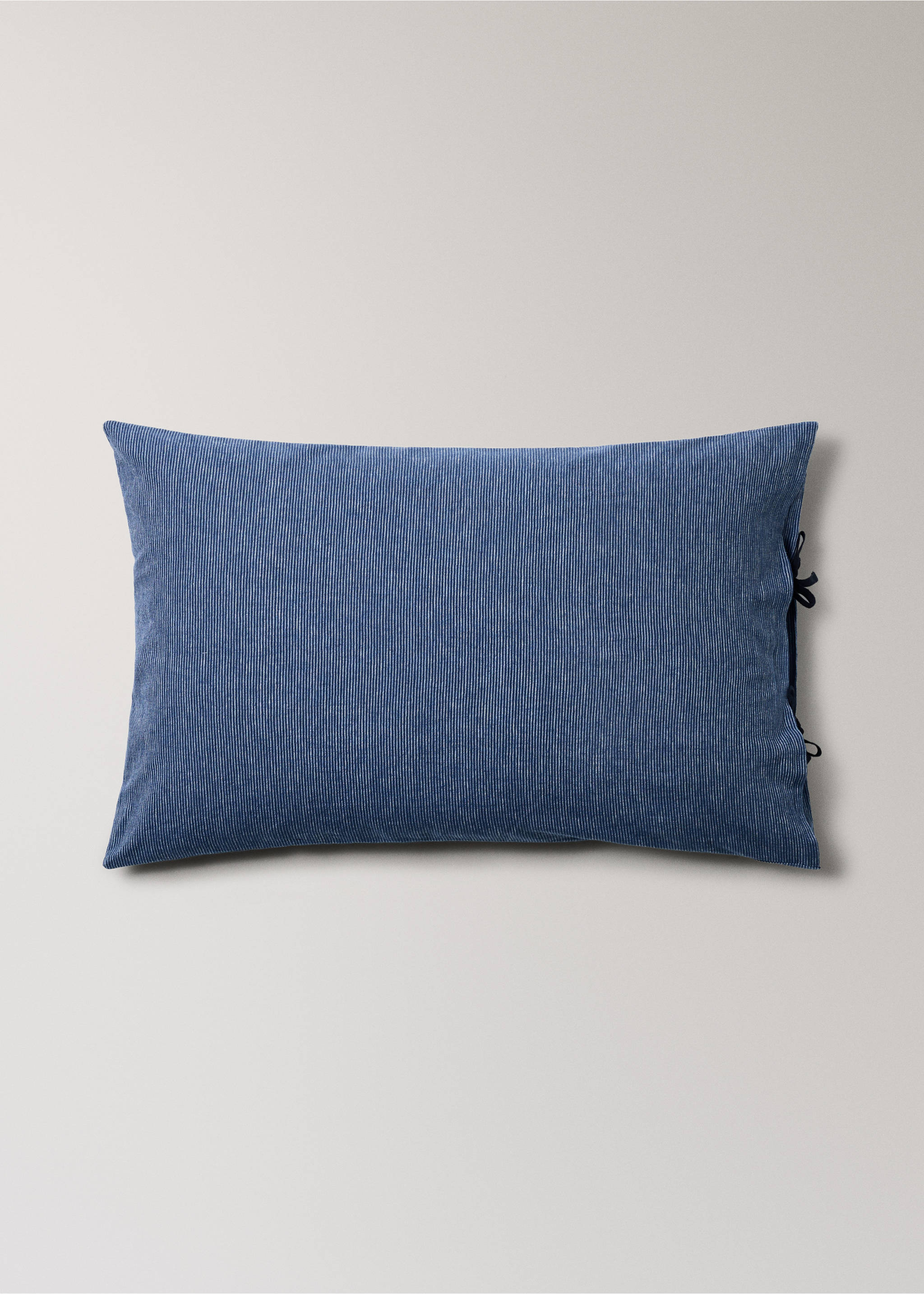 Zwei Kissenbezüge aus Leinen-Baumwoll-Mix mit Streifen 50 x 75 cm - Artikel ohne Model, Indigoblau. Ref: 37063887-00.