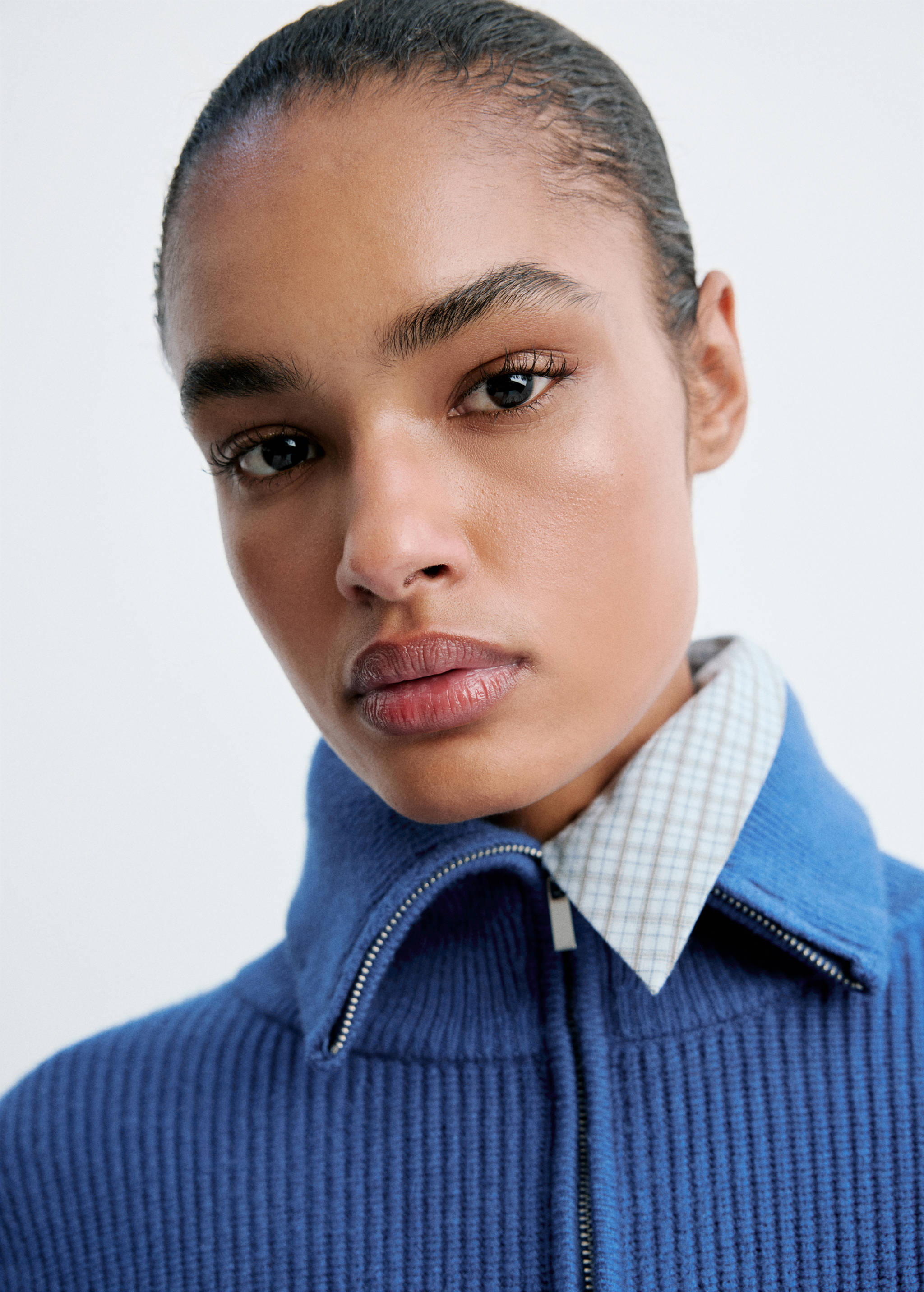 Sweater with contrasting zip collar - Details of the article 1