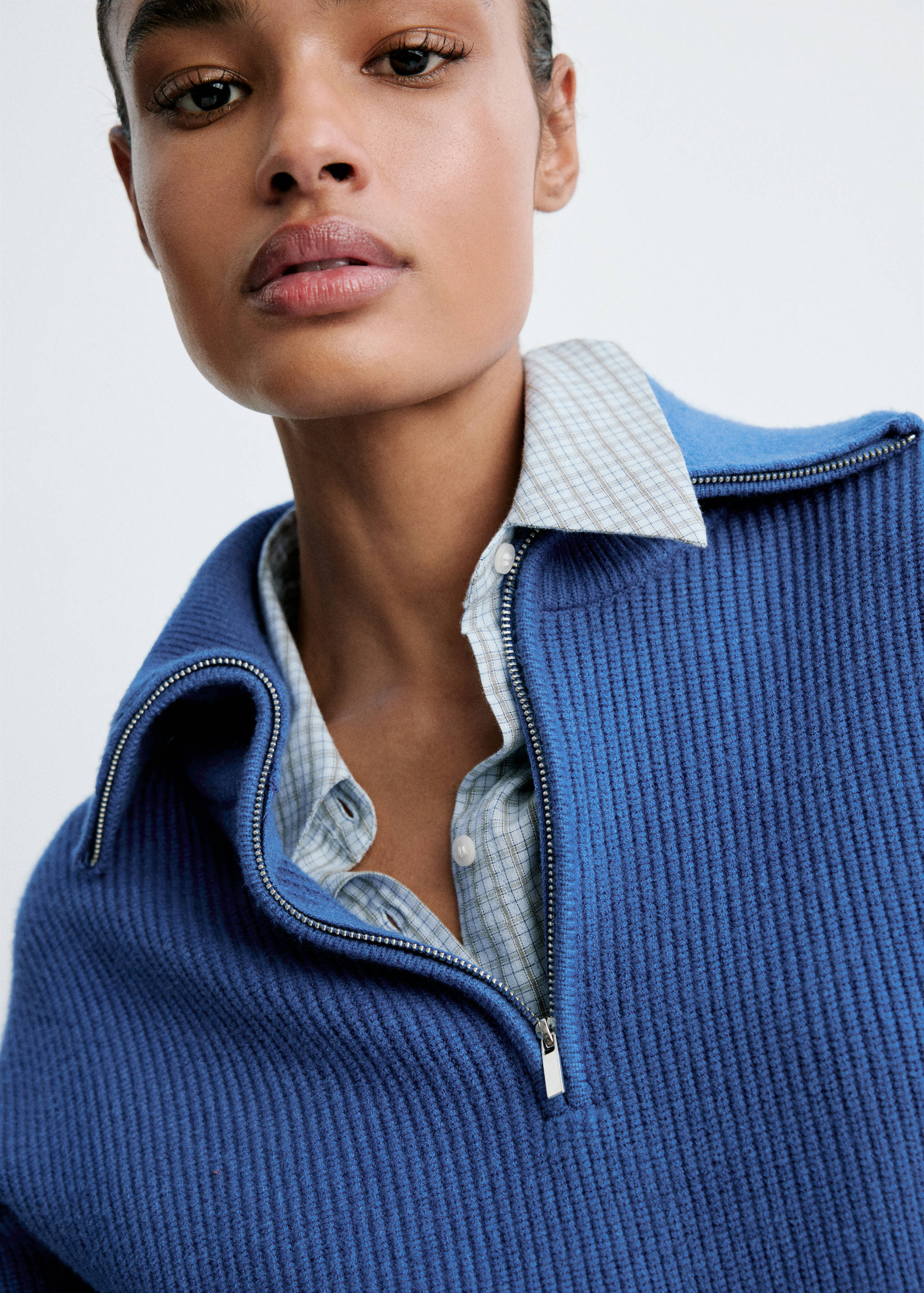 Sweater with contrasting zip collar - Details of the article 3