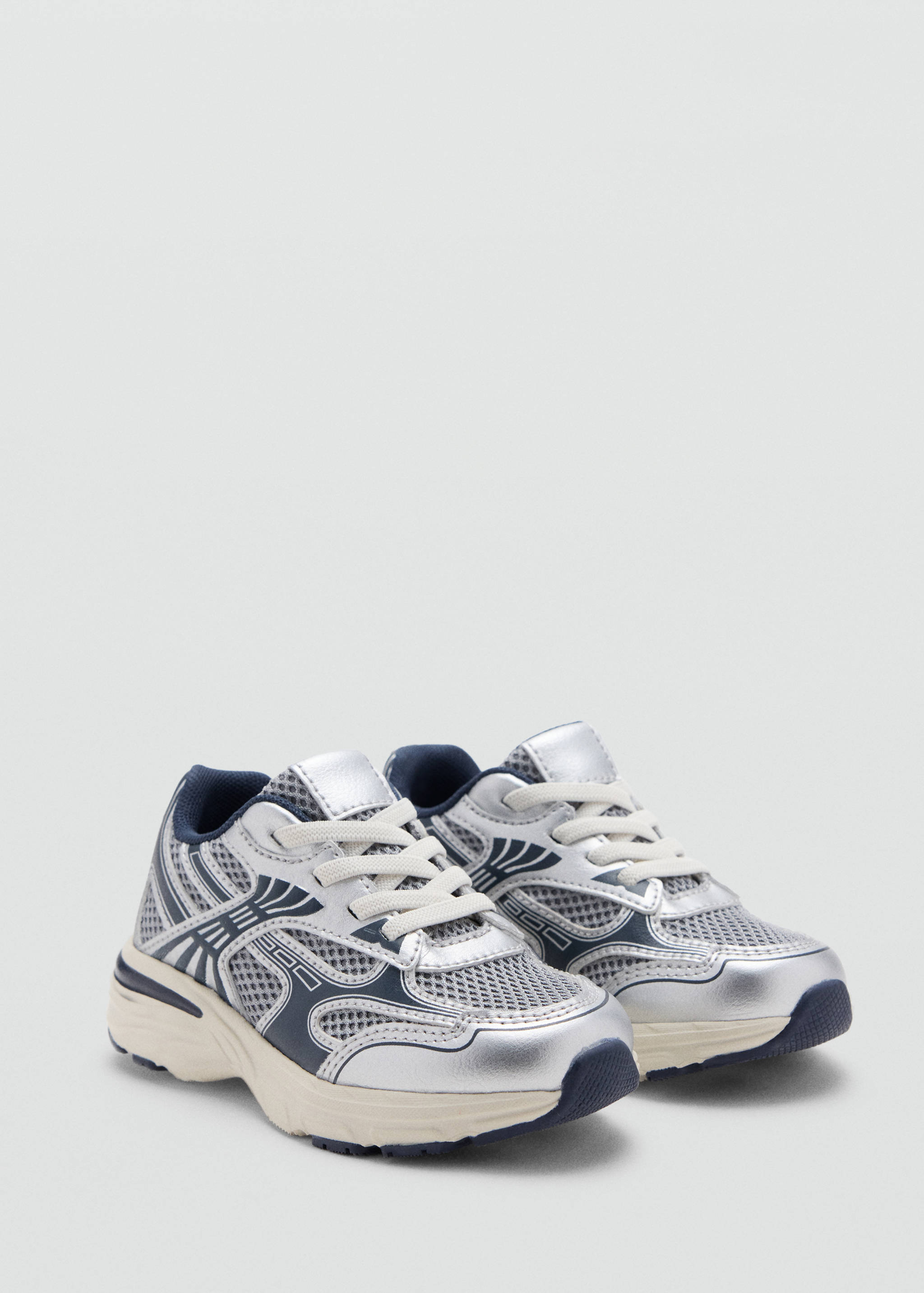 Deportiva plutogb - Plano medio