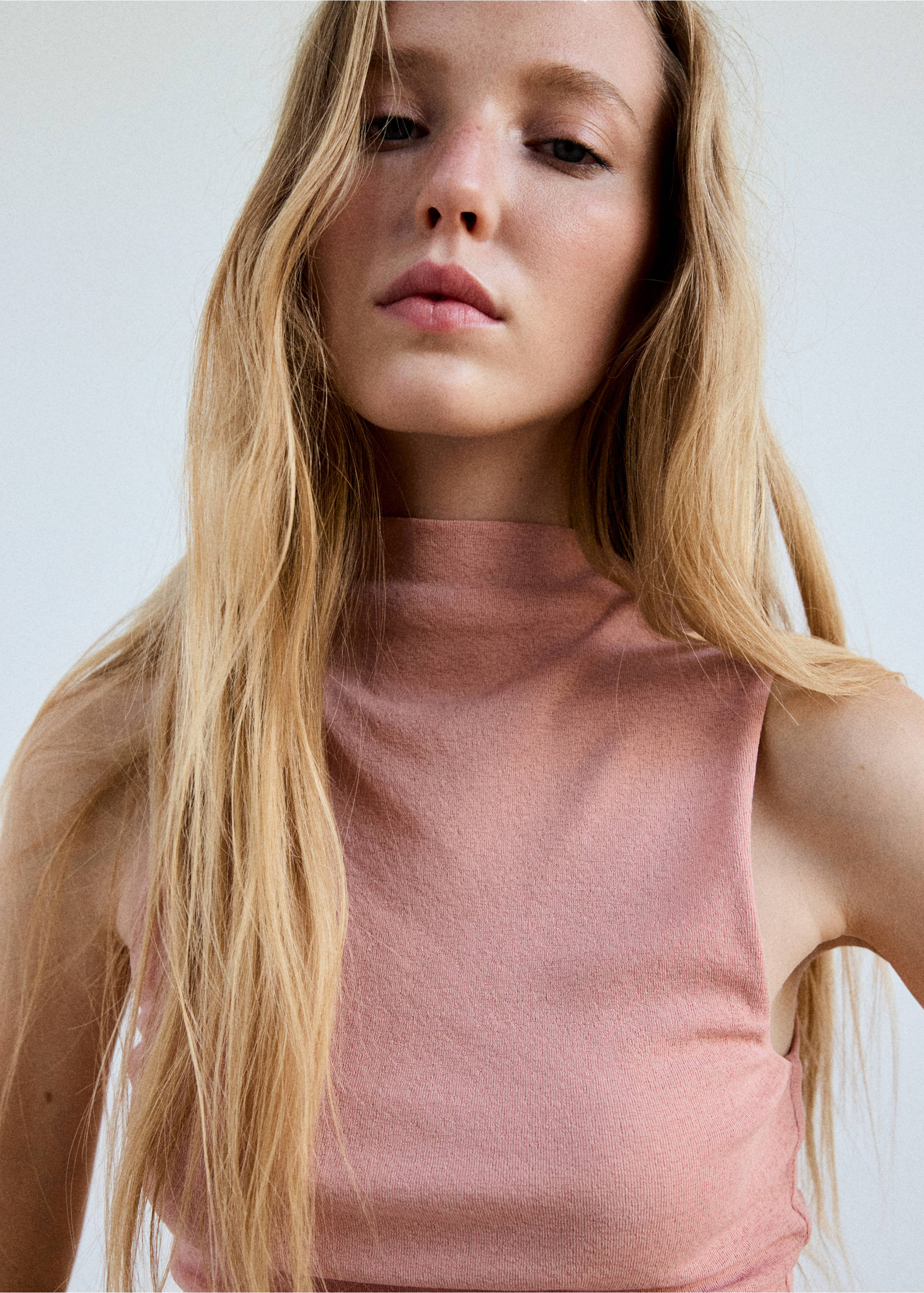 Fitted fine-knit top - Details of the article 1, Pastel Pink. Ref: 37064075-00.
