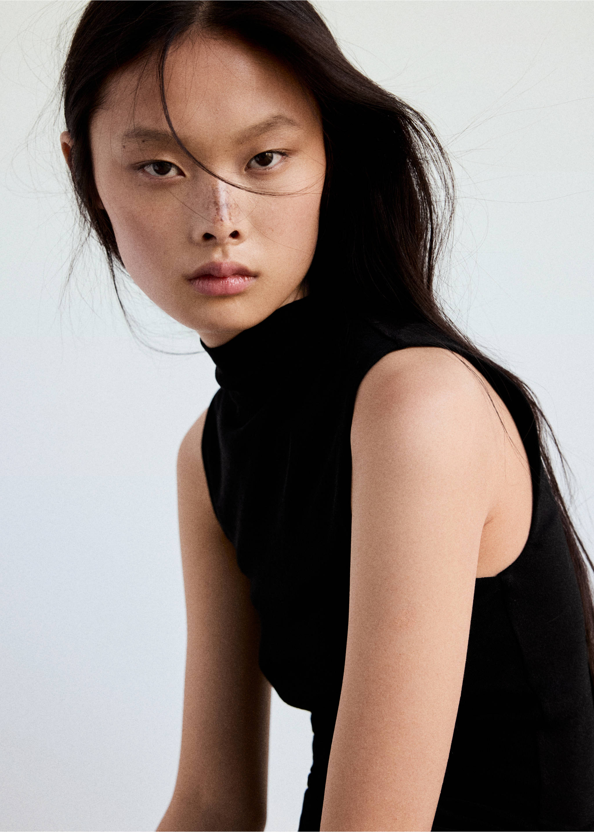 Fitted fine-knit top - Details of the article 1, Black. Ref: 37064075-00.