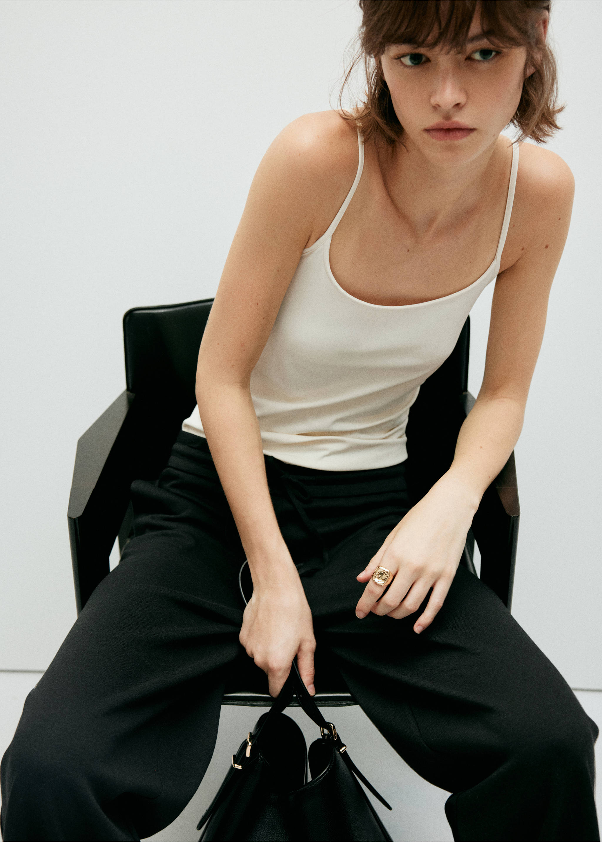 Fine-knit straight-fit trousers - Details of the article 4, Black. Ref: 37064076-00.