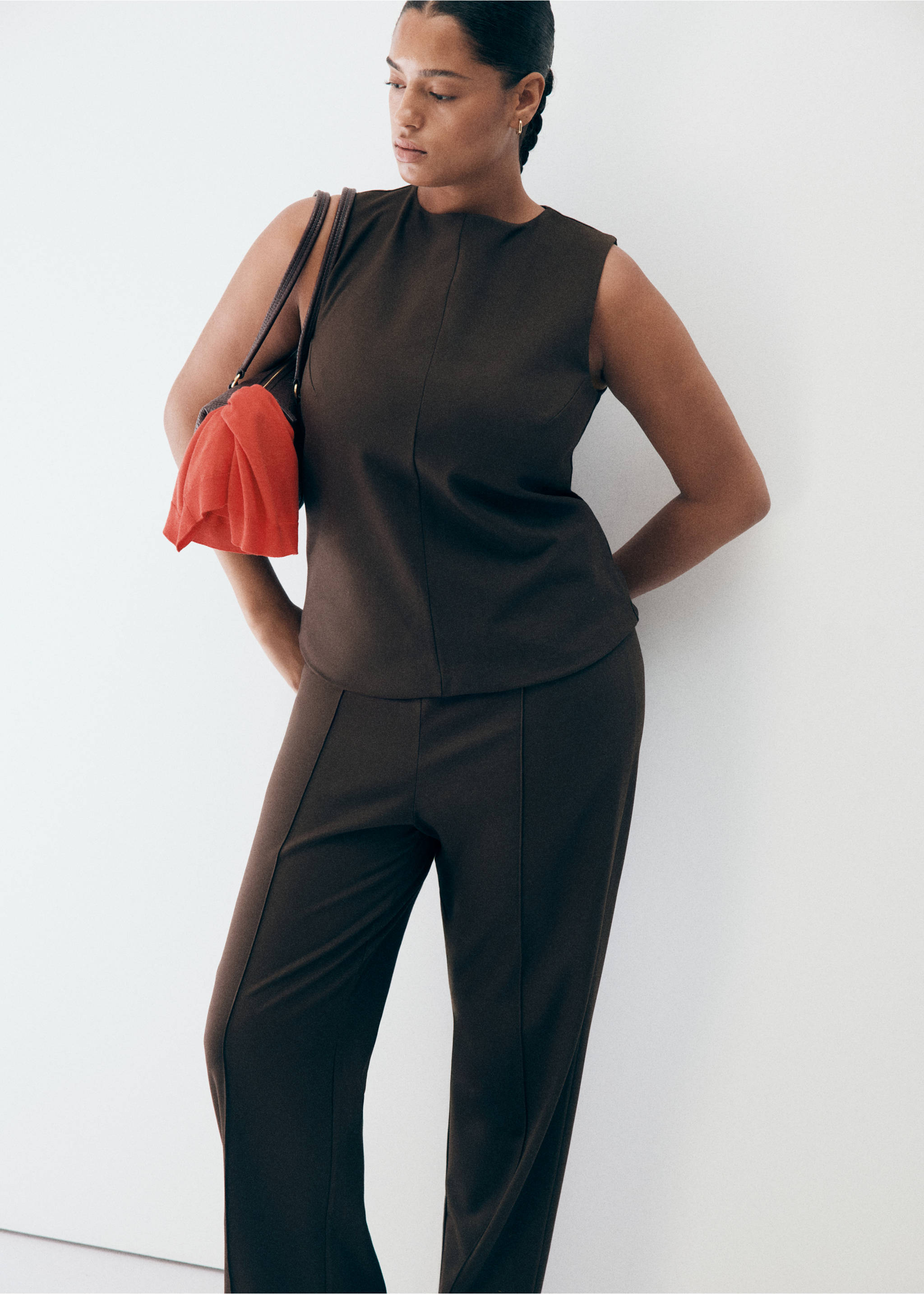 Straight-leg trousers with seam detail - Details of the article 6, Brown. Ref: 37064078-00.