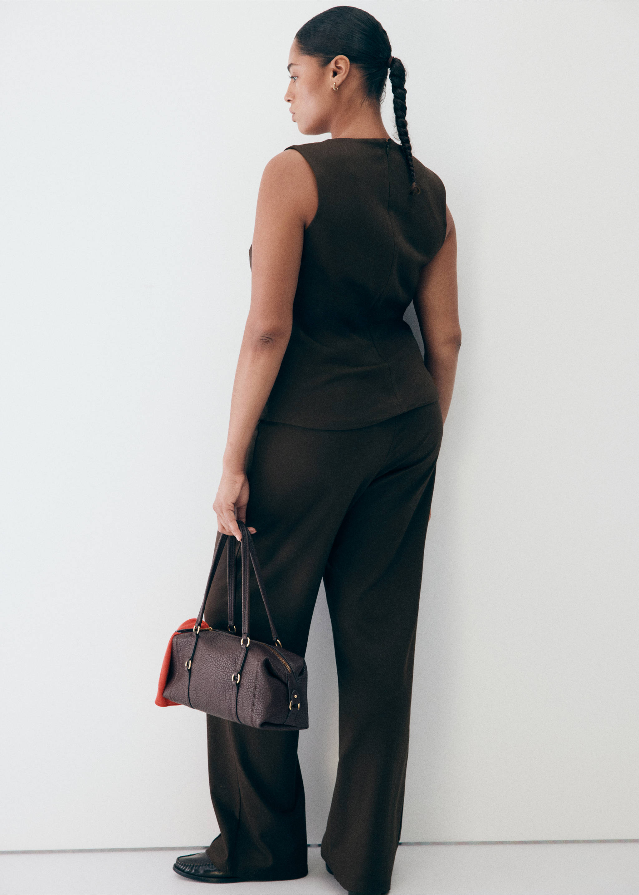 Straight-leg trousers with seam detail - Details of the article 4, Brown. Ref: 37064078-00.